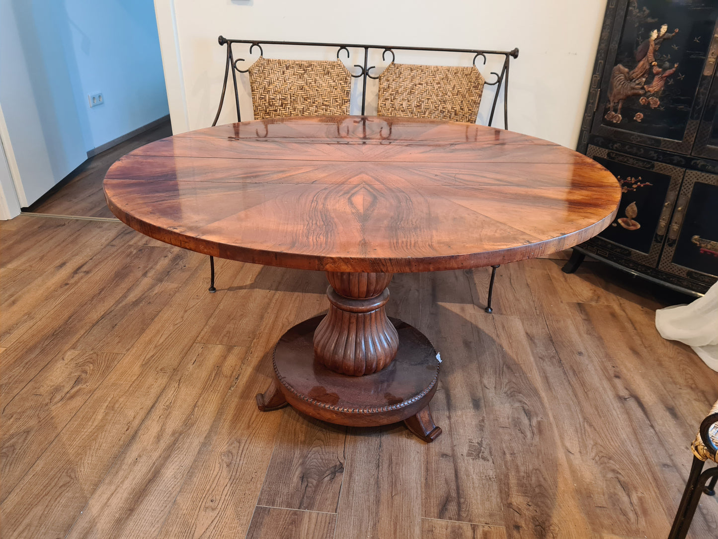 Biedermeier Esstisch Nussbaumholz 19 Jahrhundert Antik Mobiliar 111cm