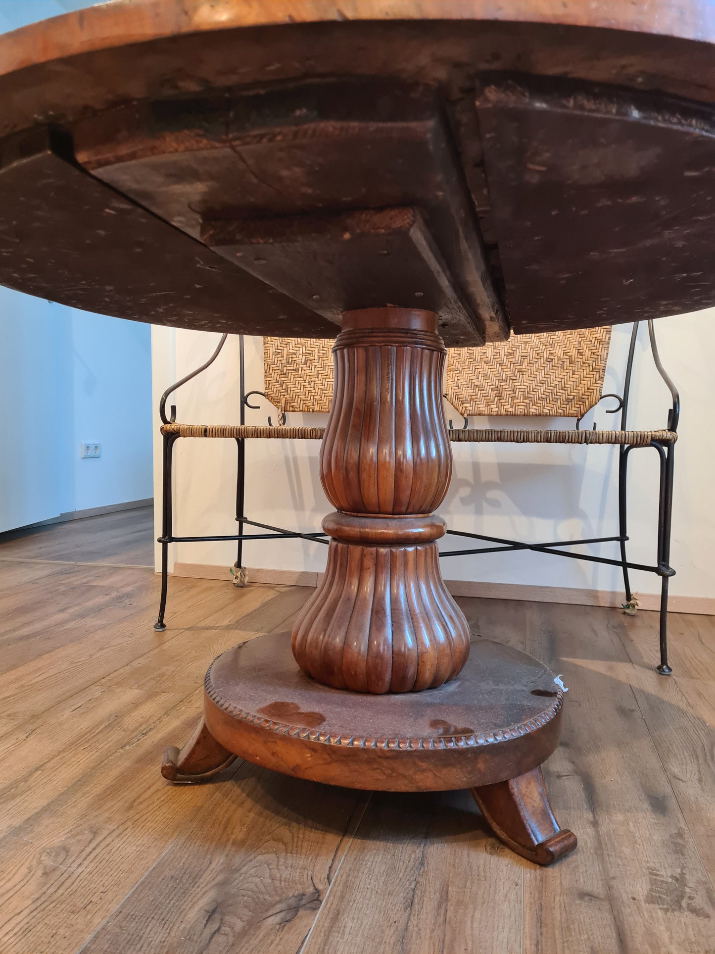 Biedermeier Esstisch Nussbaumholz 19 Jahrhundert Antik Mobiliar 111cm