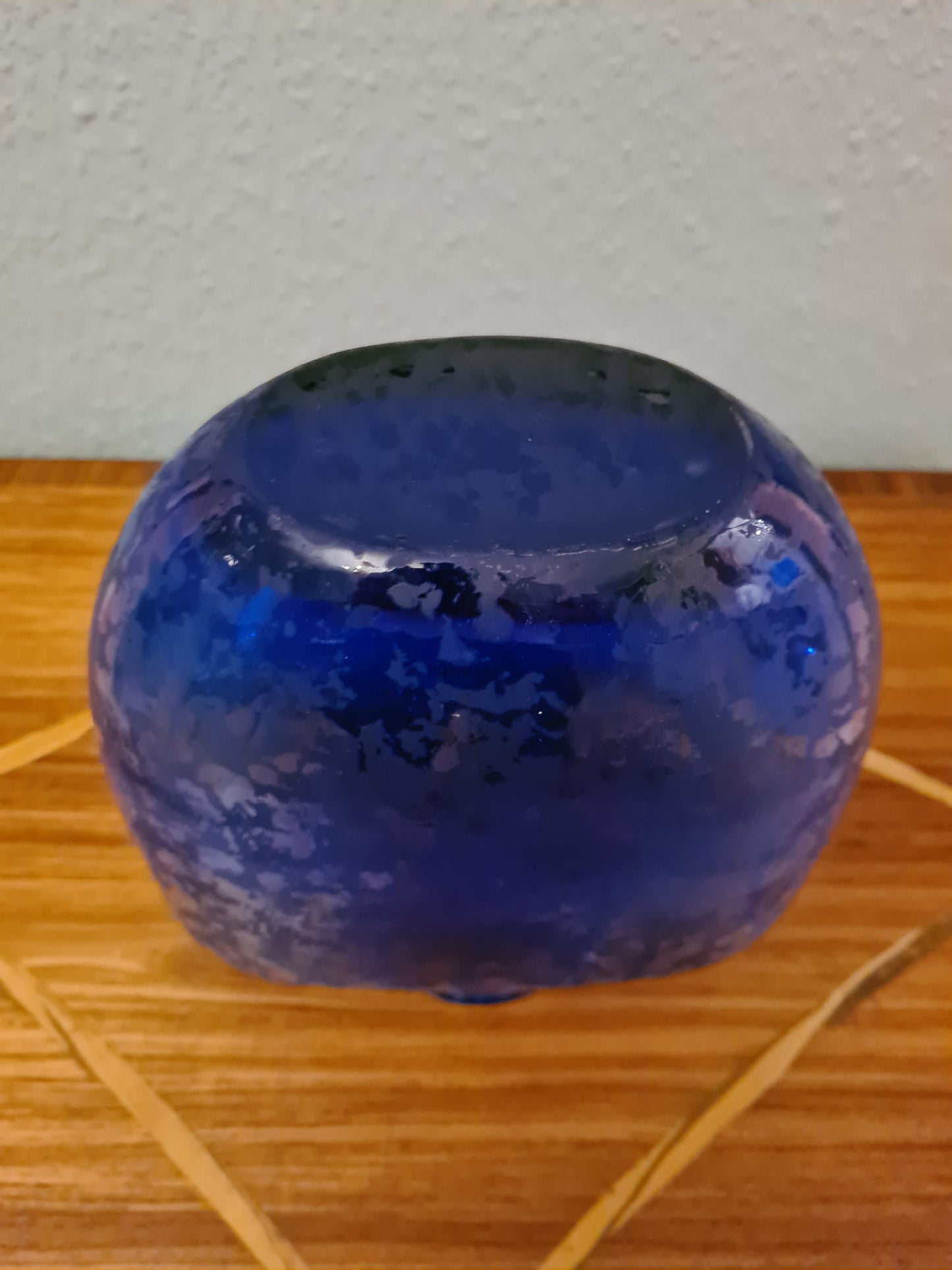 Künstlerglasvase in Blau mit organischer Form 22cm