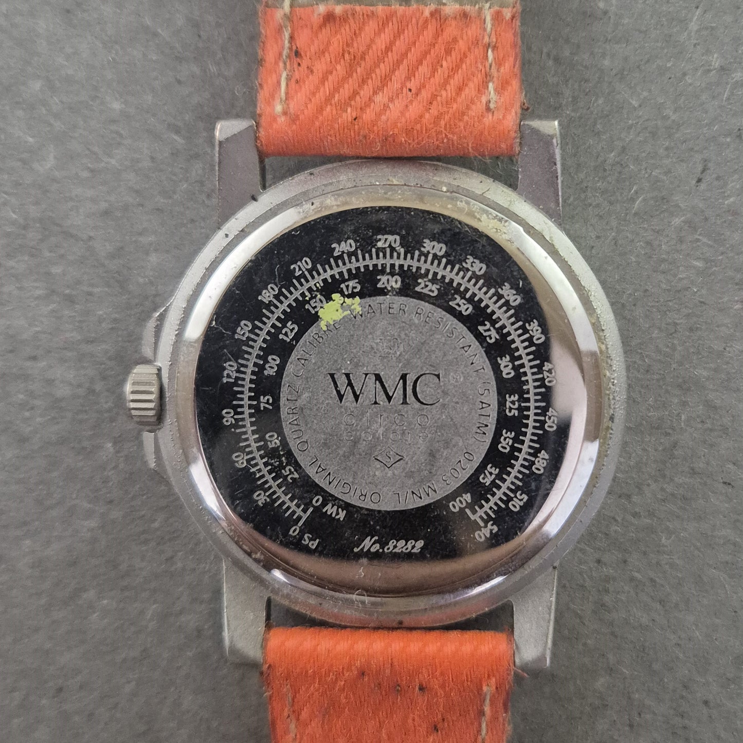 Sportliche WMC Herrenarmband Uhr – Auffälliges Design mit orangem Band