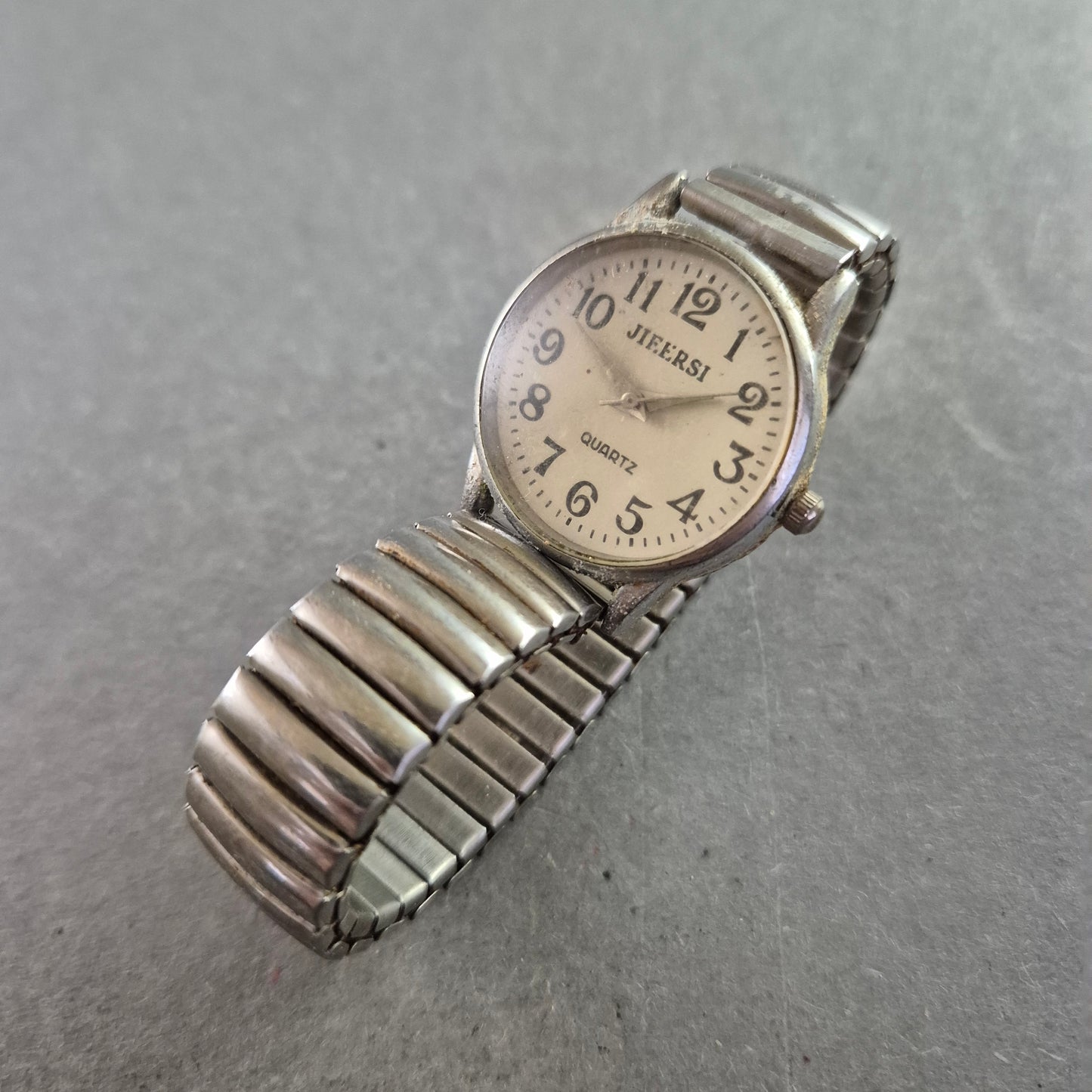 Schlichte JIEERSI Damenarmbanduhr – Praktisch mit Flexband