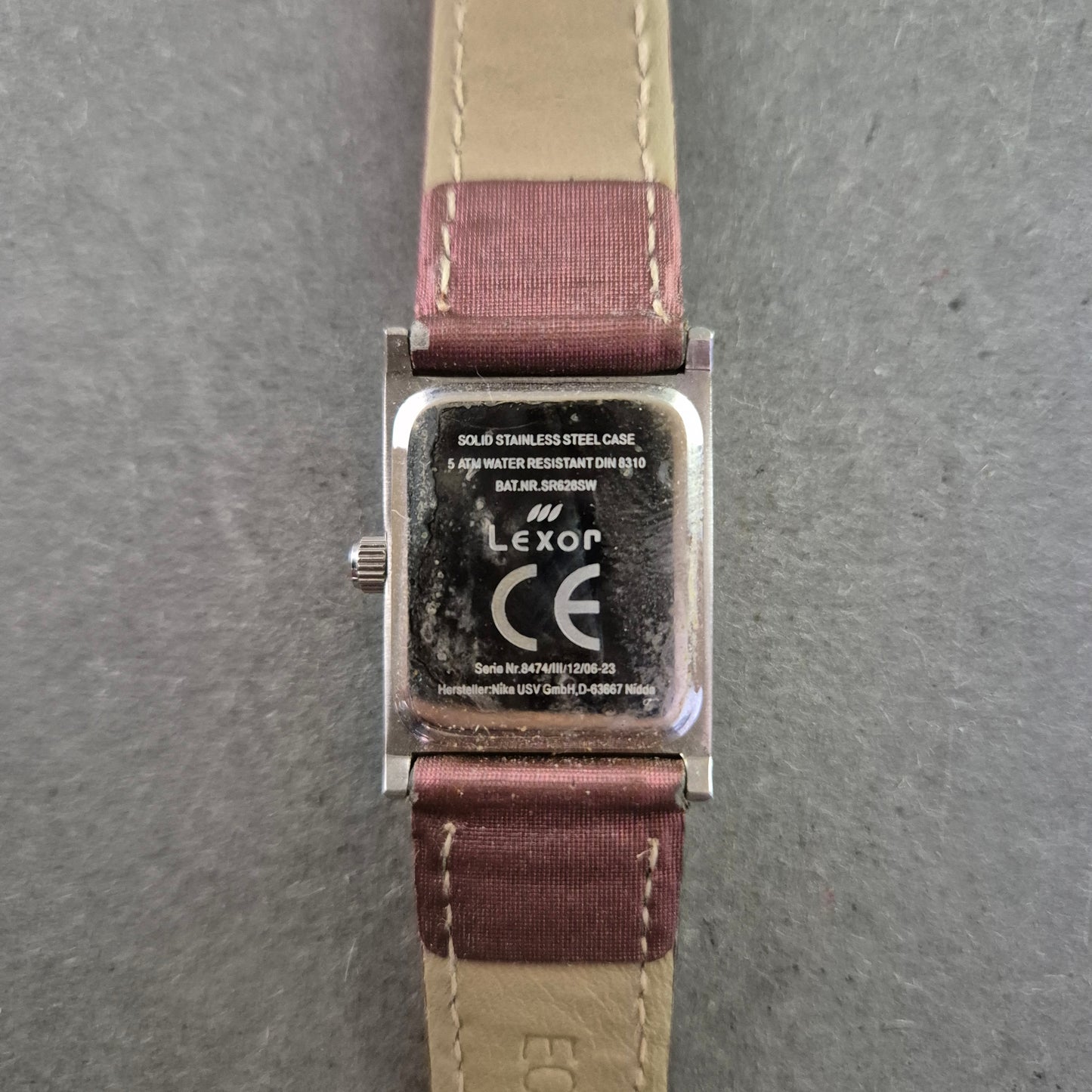 Elegante Lexor Damenarmbanduhr – Rechteckgehäuse mit Glitzerakzenten