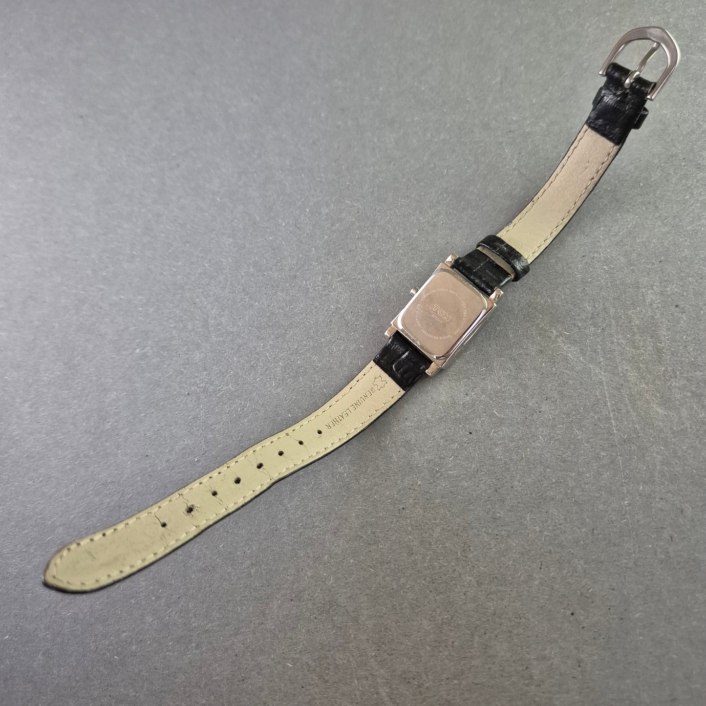 TCM Damenarmbanduhr mit Strass – Schwarzes Zifferblatt & Lederband