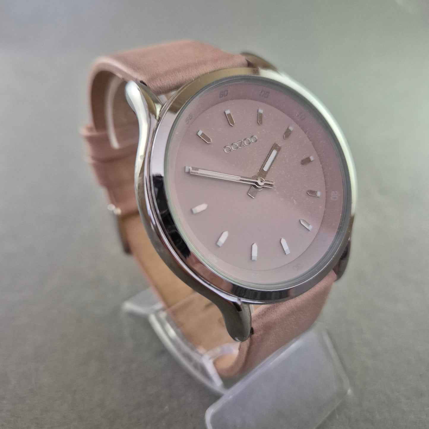 Zartrosé OOZOO Damenarmbanduhr – Modern & Minimalistisch