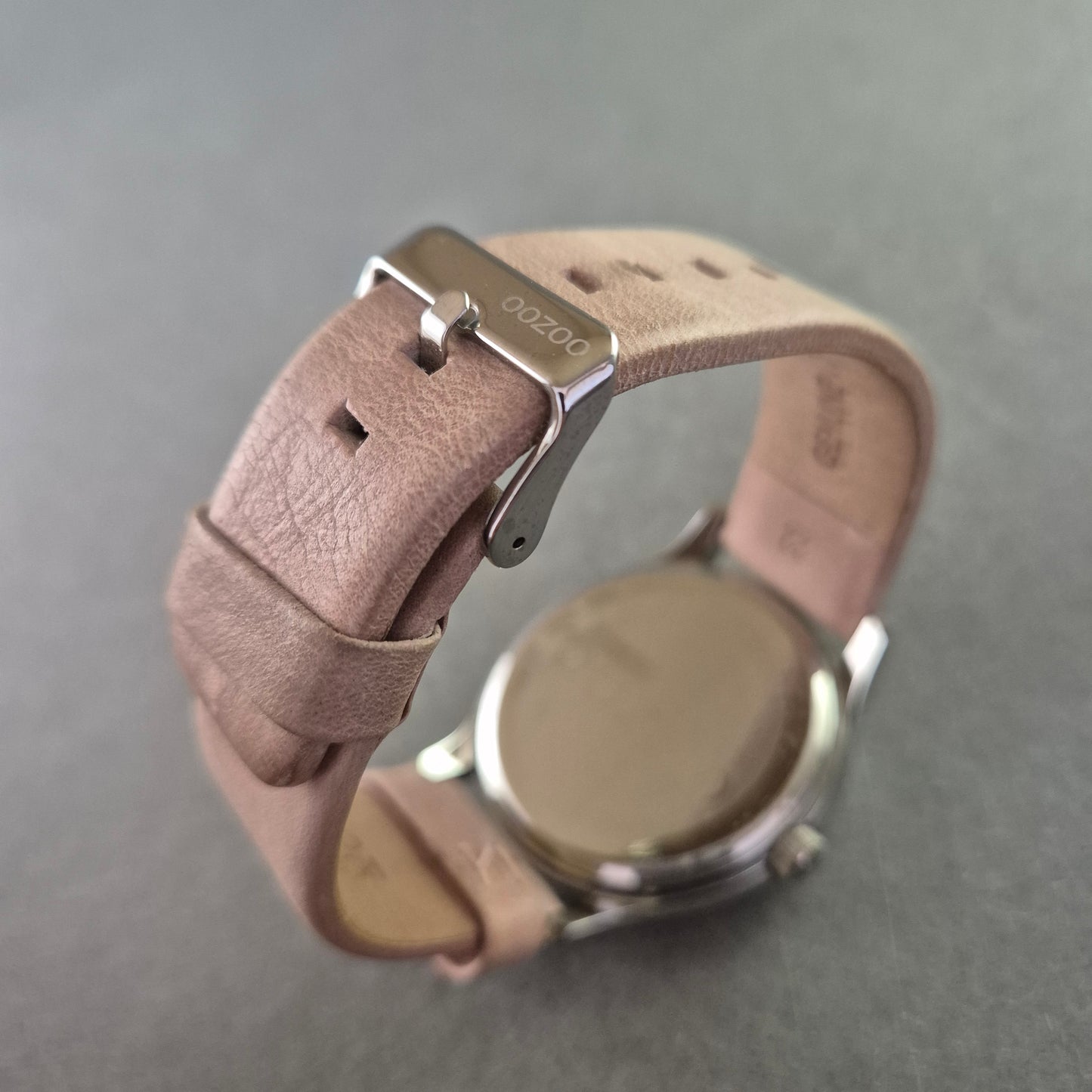 Zartrosé OOZOO Damenarmbanduhr – Modern & Minimalistisch