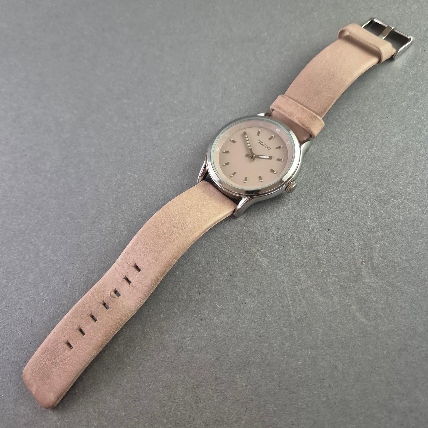 Zartrosé OOZOO Damenarmbanduhr – Modern & Minimalistisch