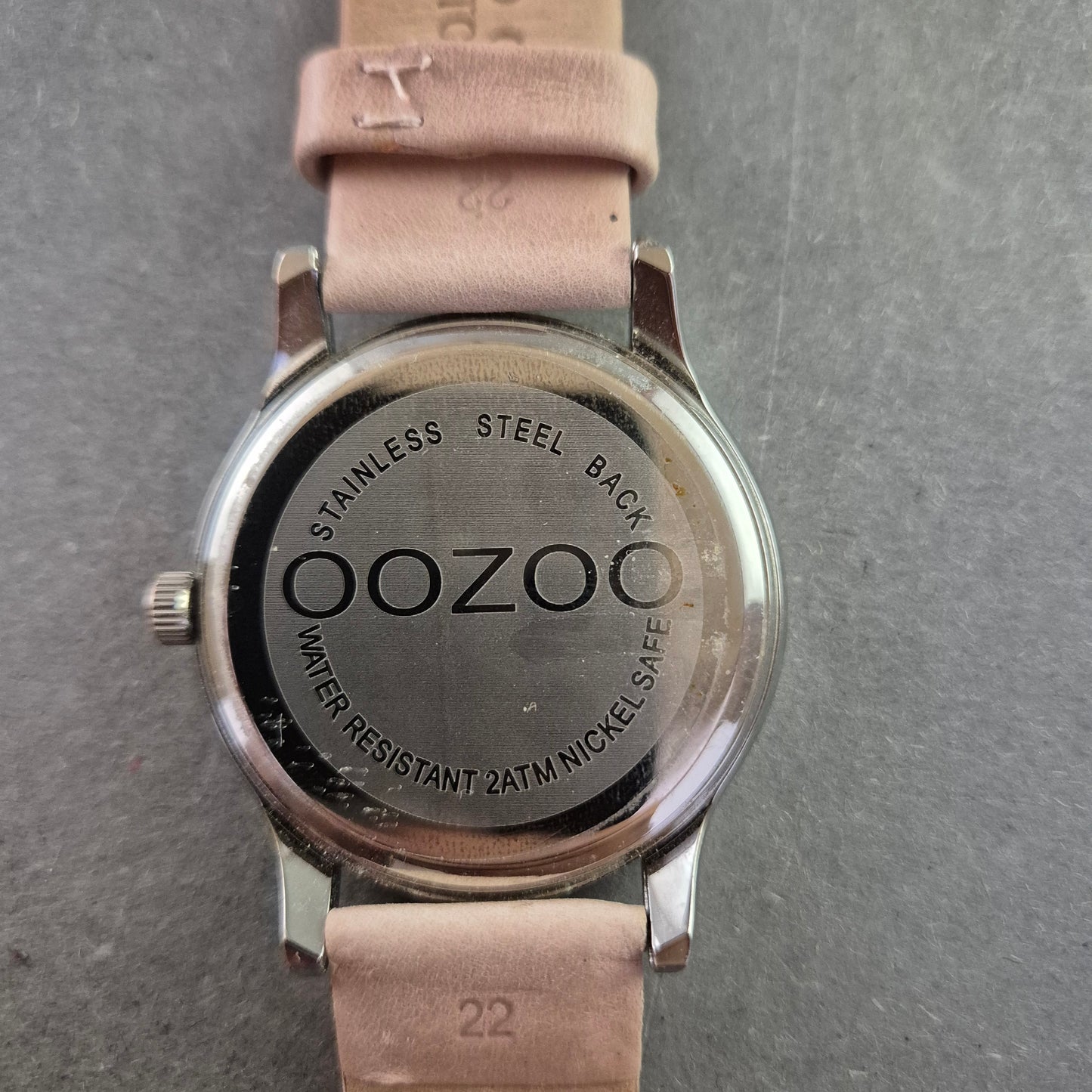 Zartrosé OOZOO Damenarmbanduhr – Modern & Minimalistisch