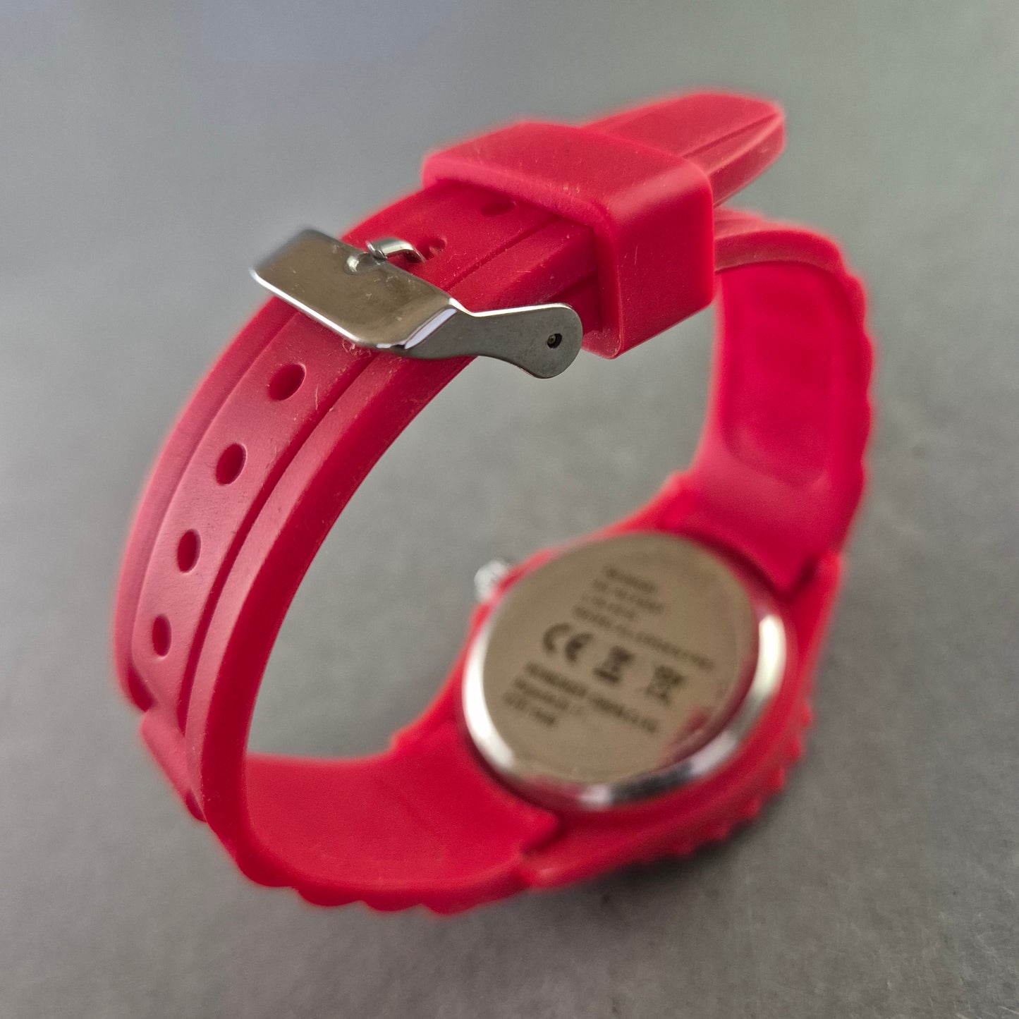 Rote Mebus Kinderarmband Uhr – Sportlicher Look mit Datum