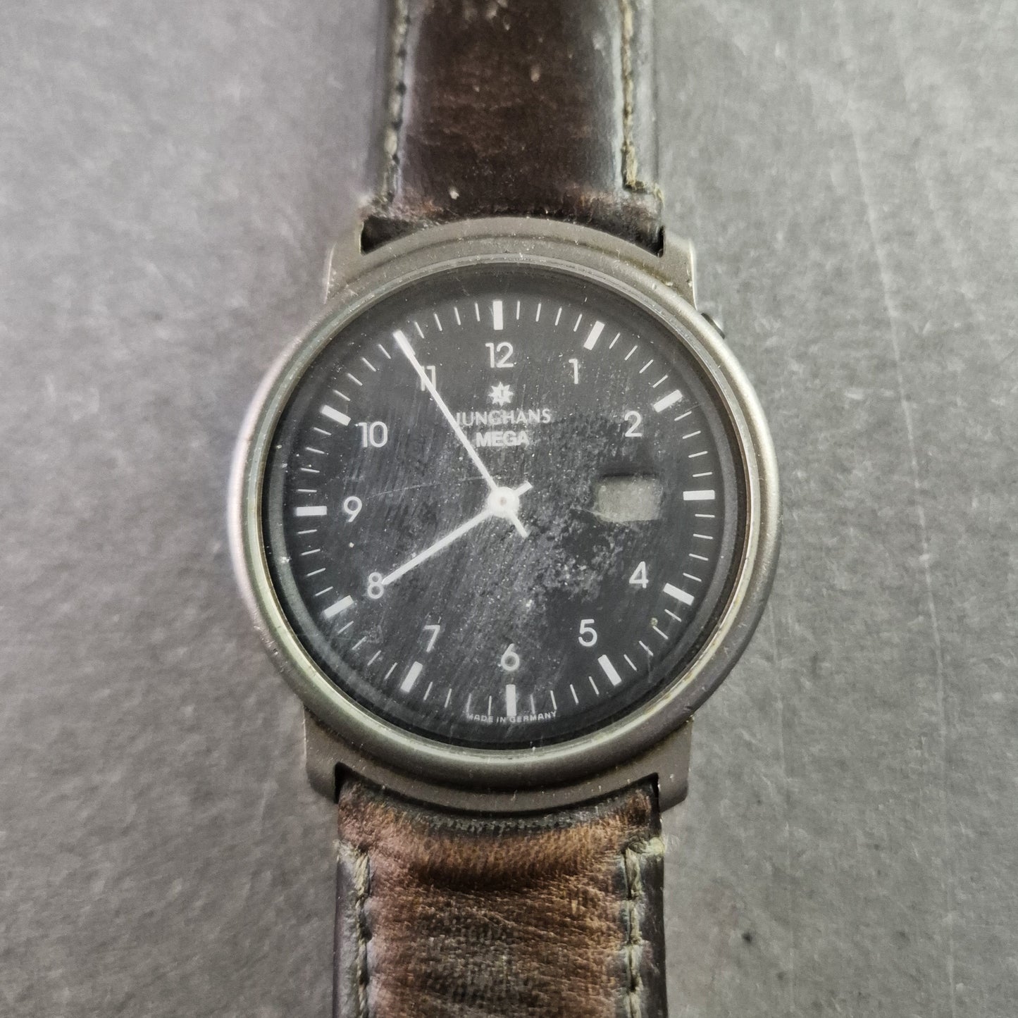 Junghans Mega Herrenarmband Uhr – Titan Funkuhr im klassischen Design