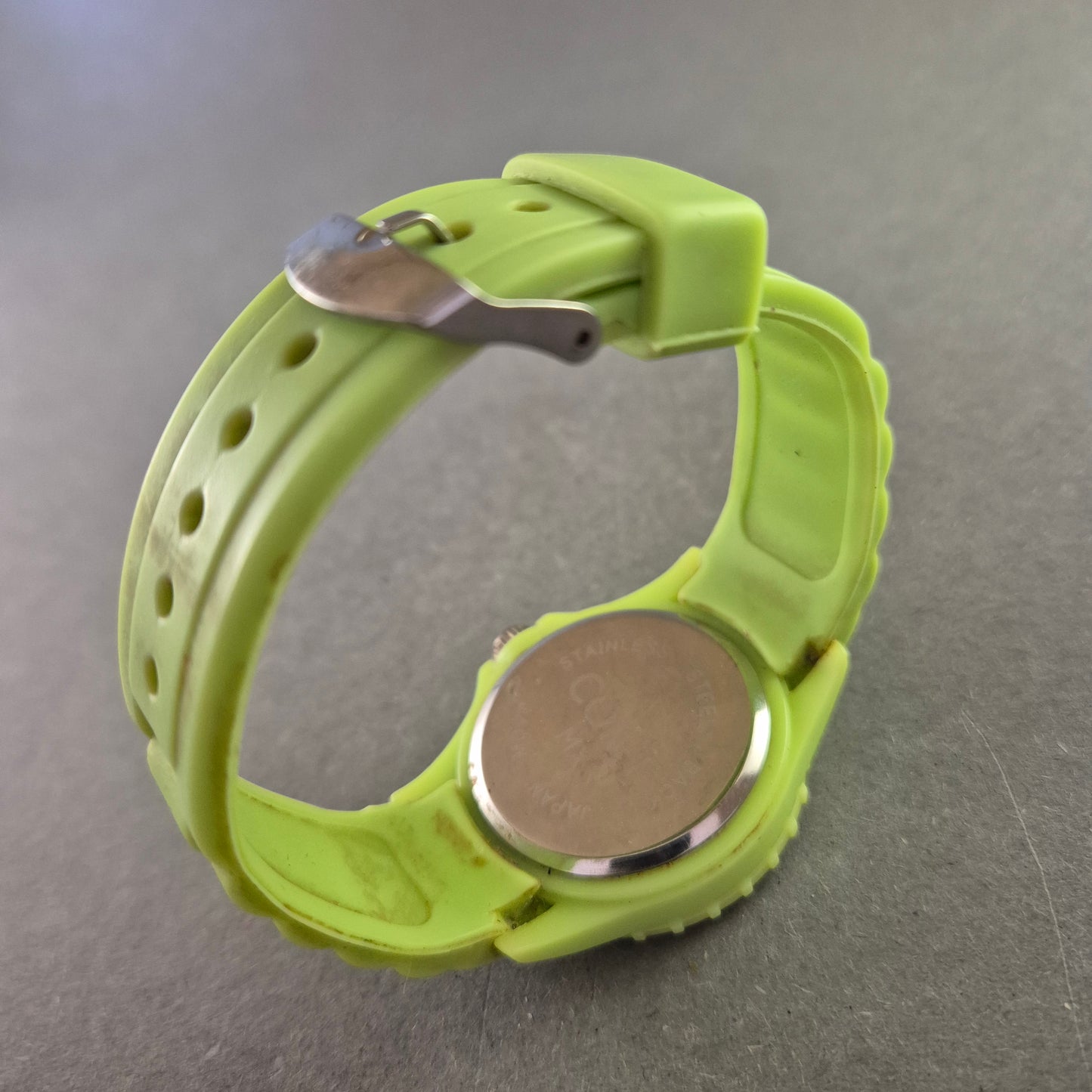 Sportliche Cont Quarz Uhr in Limettengrün – Auffälliges Design für Trendsetter