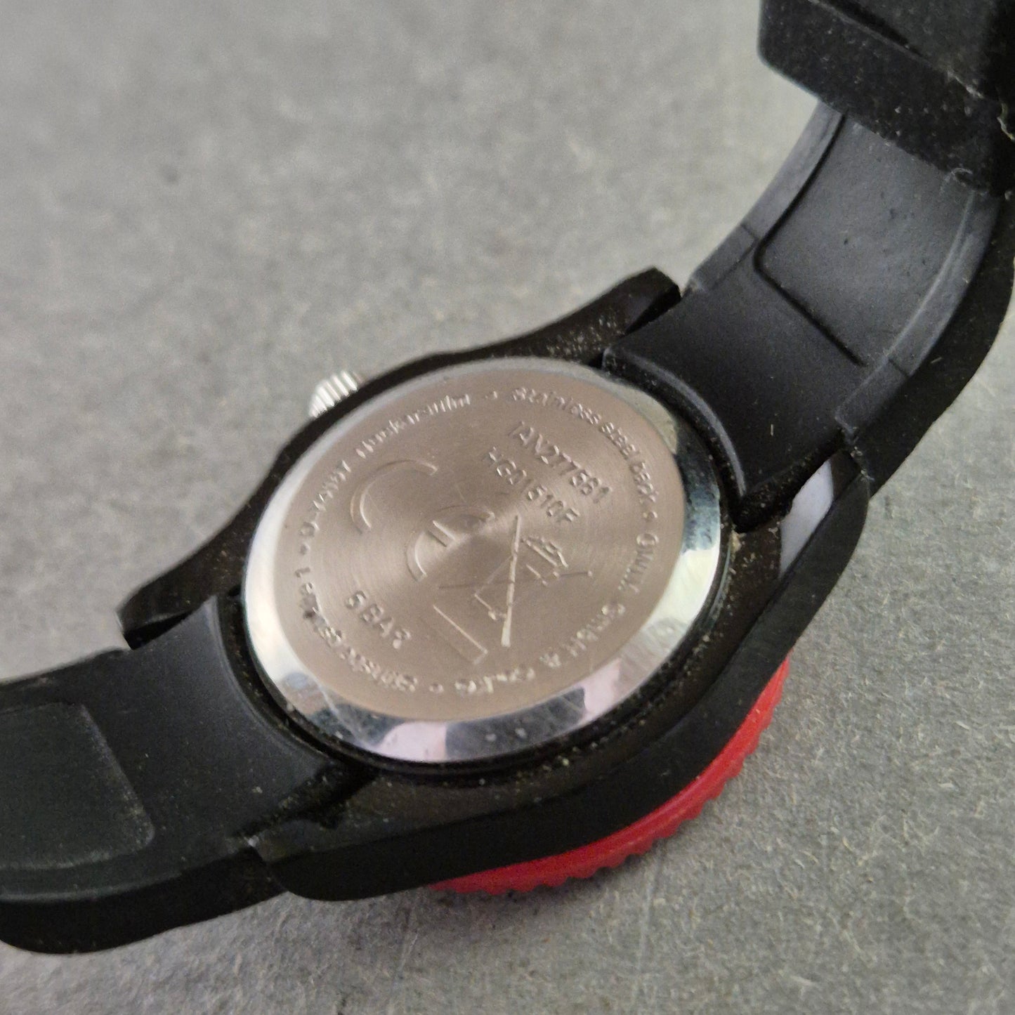 Bunte Kinder Quarz Uhr mit roter Lünette – Robust und farbenfroh