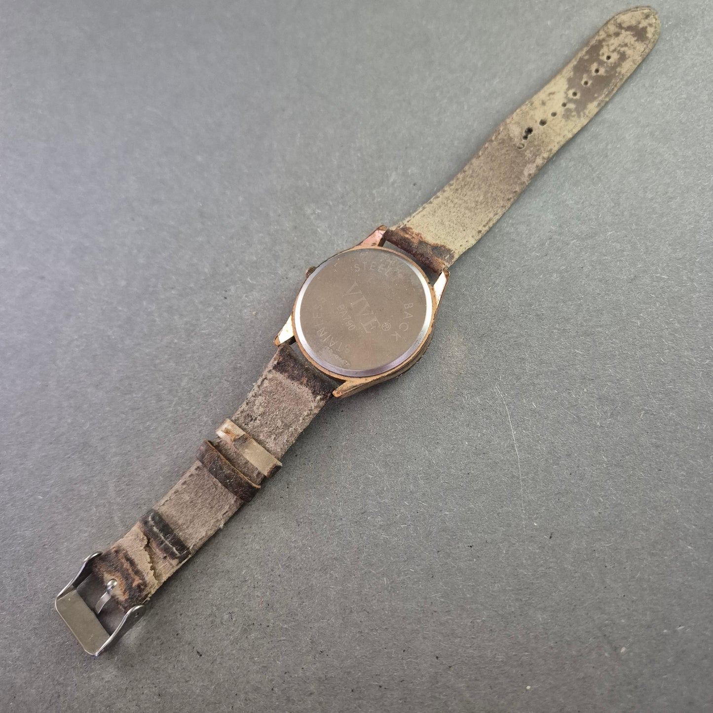 Elegante VIVE Quarz Uhr – Klassisches Design mit römischen Zahlen