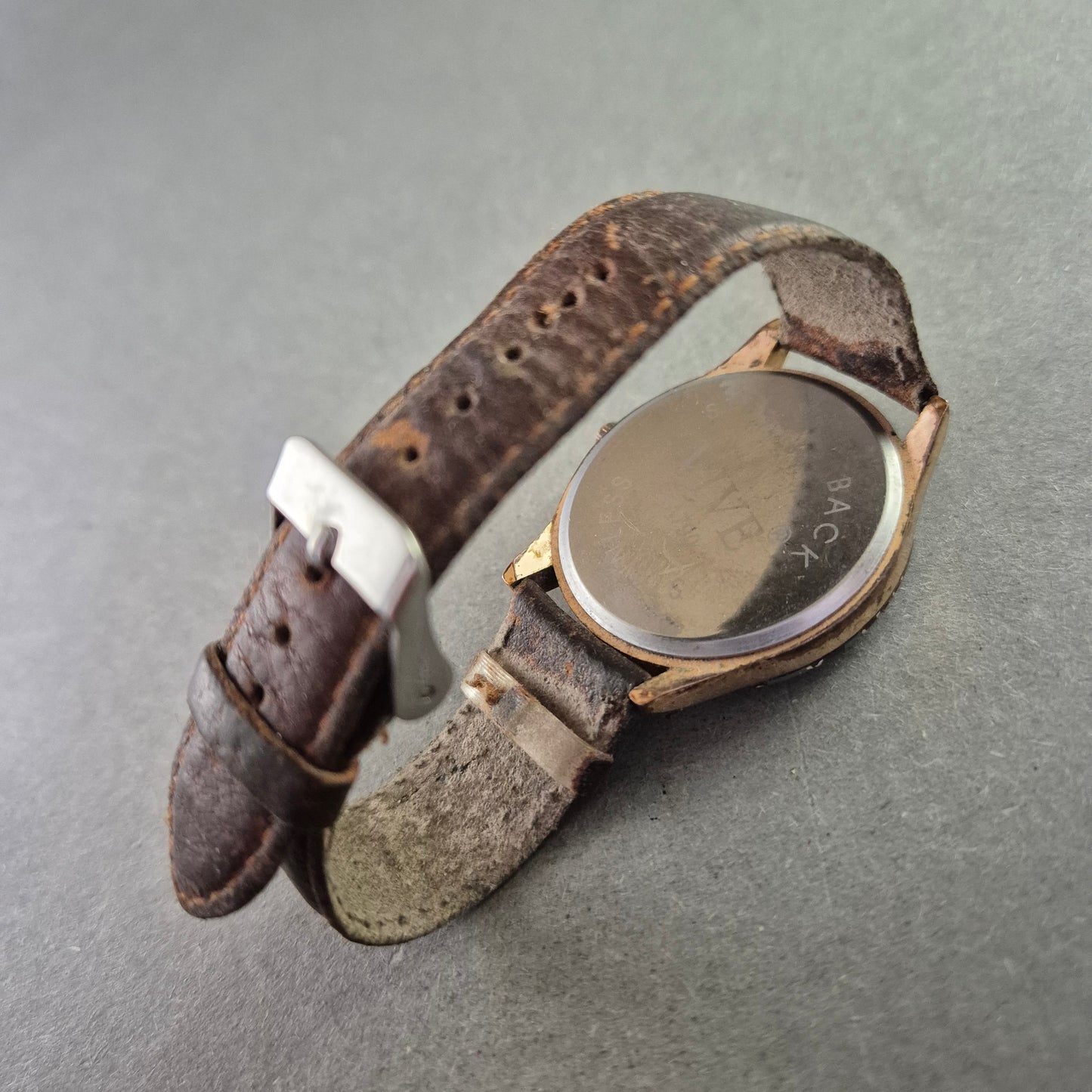 Elegante VIVE Quarz Uhr – Klassisches Design mit römischen Zahlen