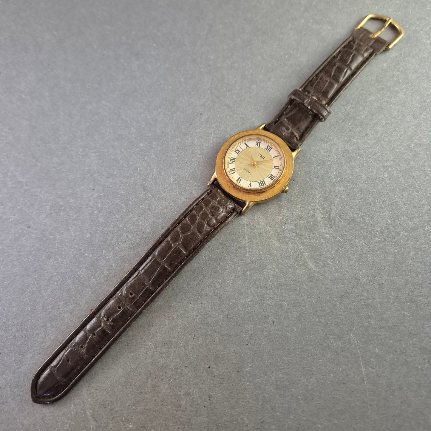 CMI Quarz Uhr im Vintage-Stil – Goldgehäuse mit römischen Zahlen