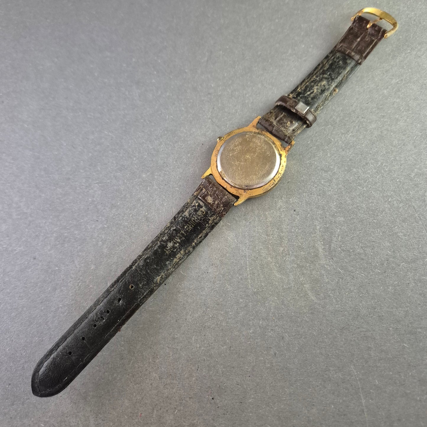 CMI Quarz Uhr im Vintage-Stil – Goldgehäuse mit römischen Zahlen