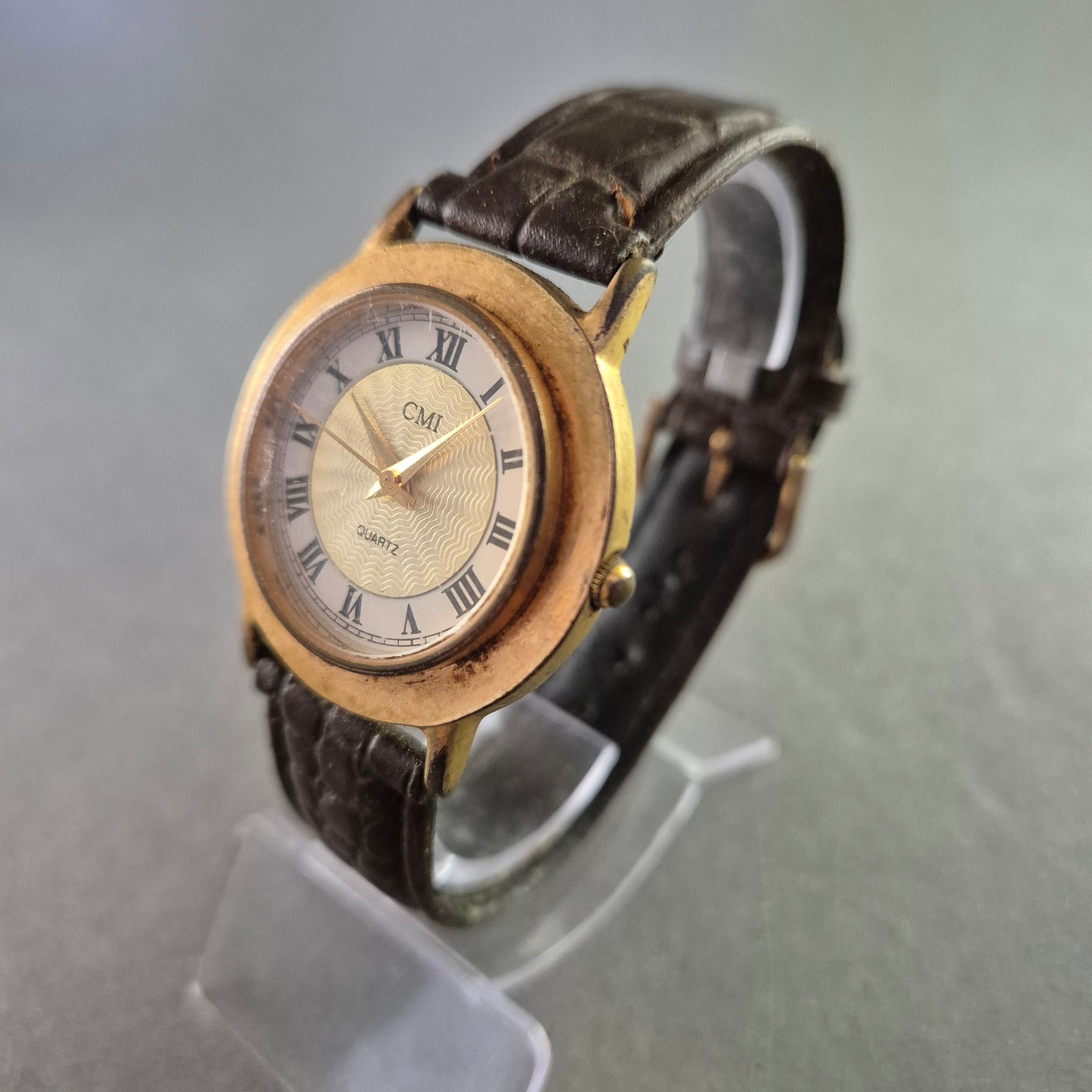CMI Quarz Uhr im Vintage-Stil – Goldgehäuse mit römischen Zahlen