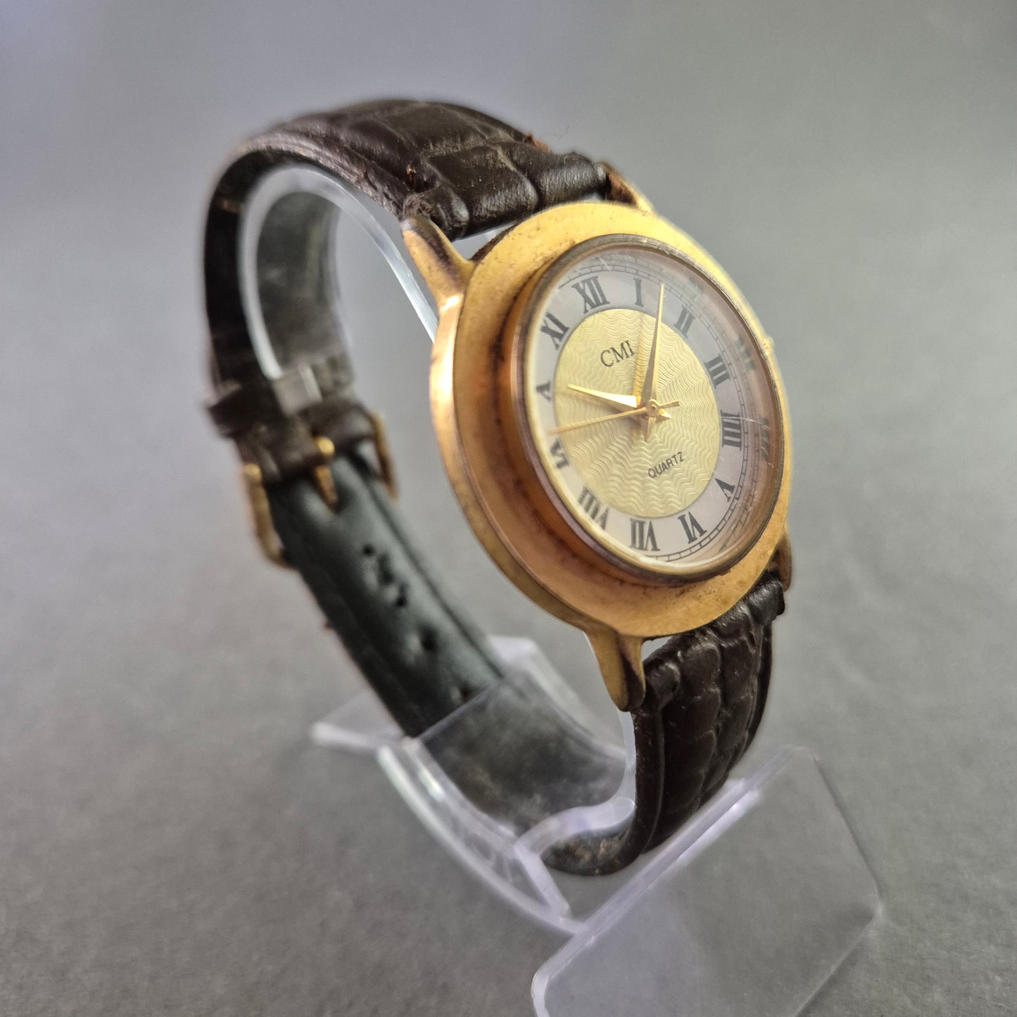 CMI Quarz Uhr im Vintage-Stil – Goldgehäuse mit römischen Zahlen