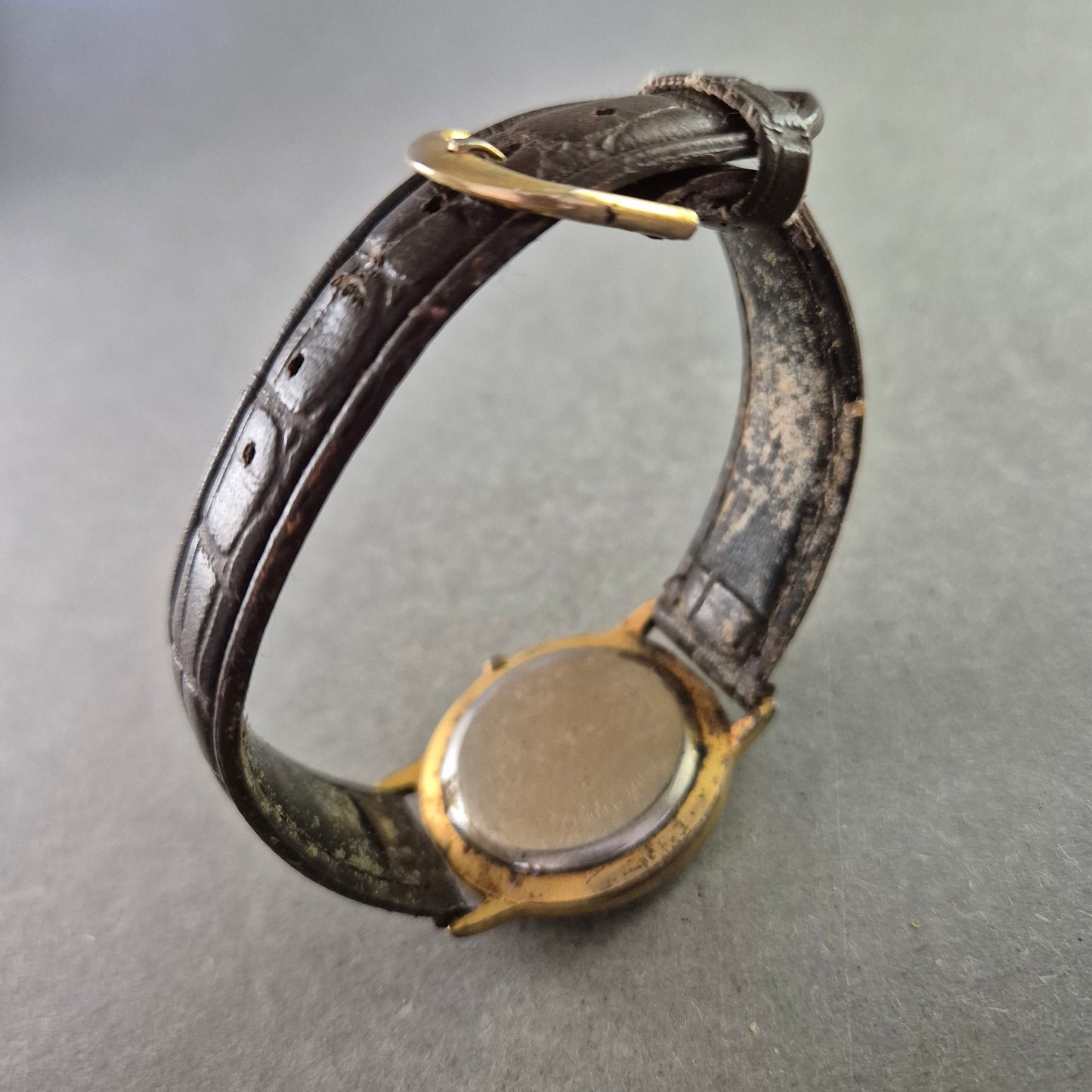 CMI Quarz Uhr im Vintage-Stil – Goldgehäuse mit römischen Zahlen