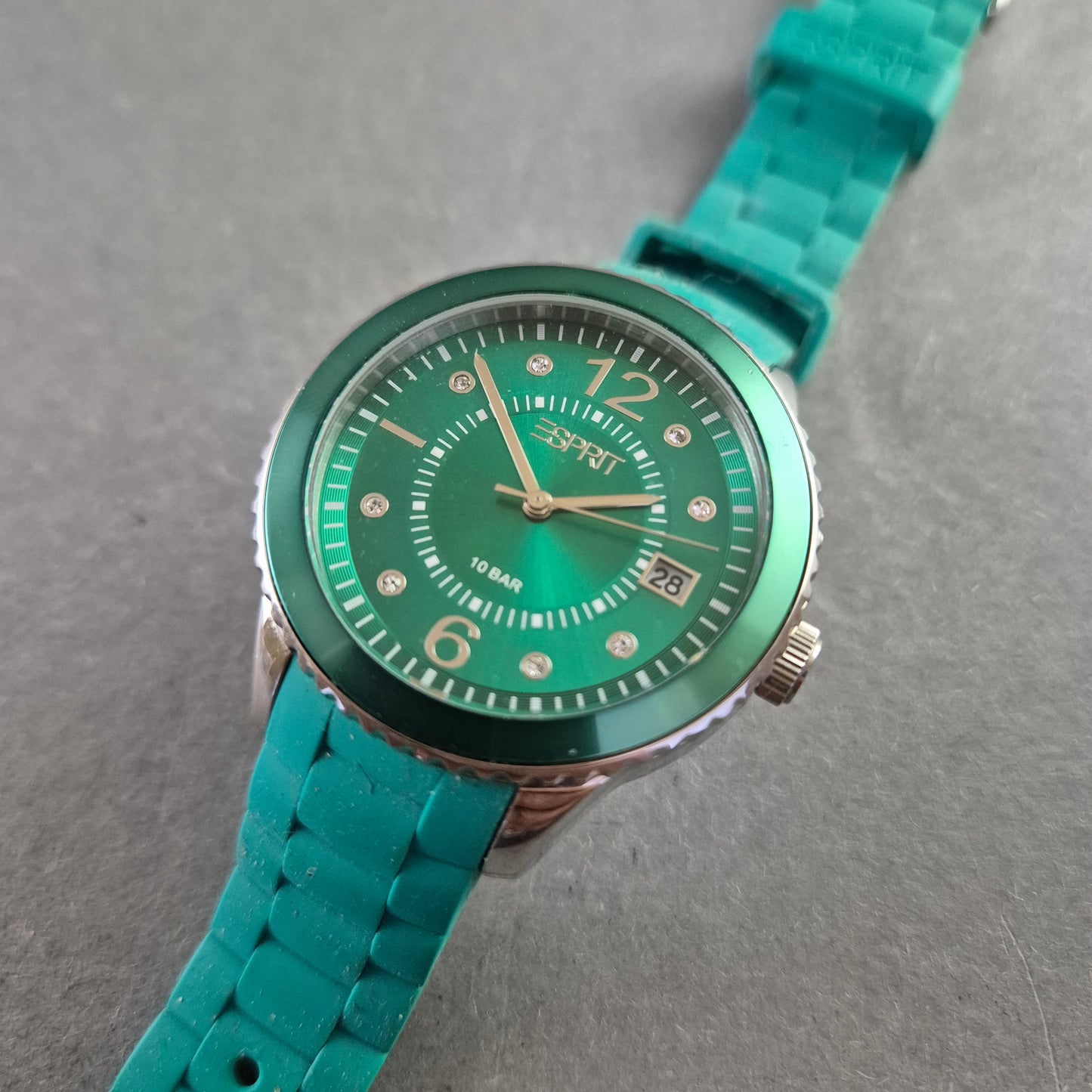 Modische Esprit Quarz Uhr – Türkisgrünes Design mit 10 BAR Wasserschutz