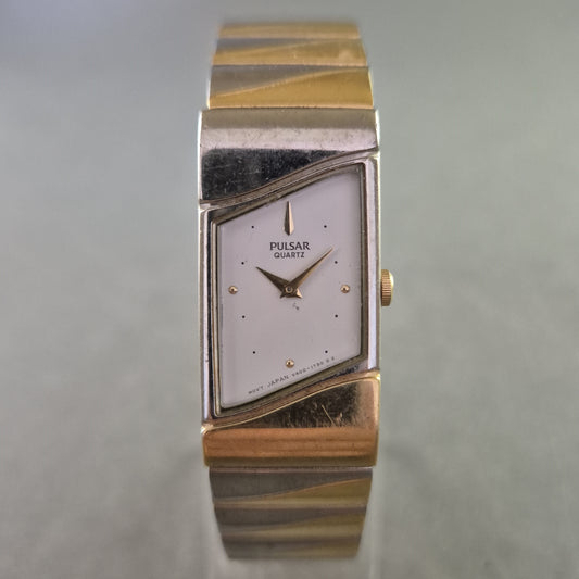 Elegante Pulsar Quarz Uhr – Bicolor-Design mit rechteckigem Gehäuse