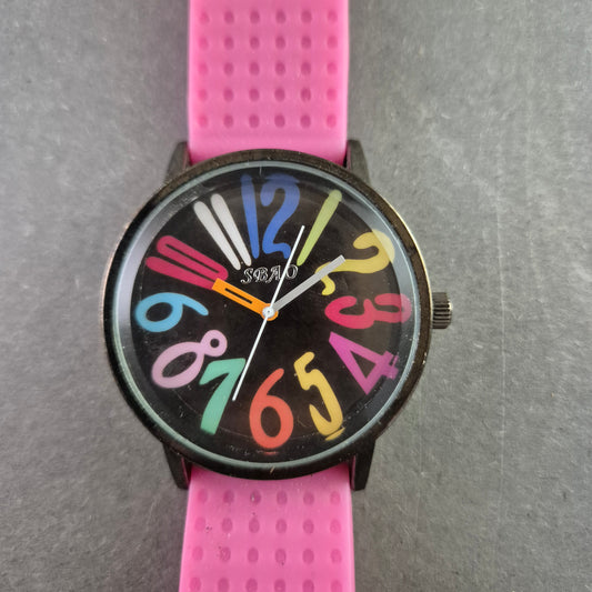 SBAO Quarz Uhr mit buntem Zifferblatt – Verspielt & auffällig in Pink