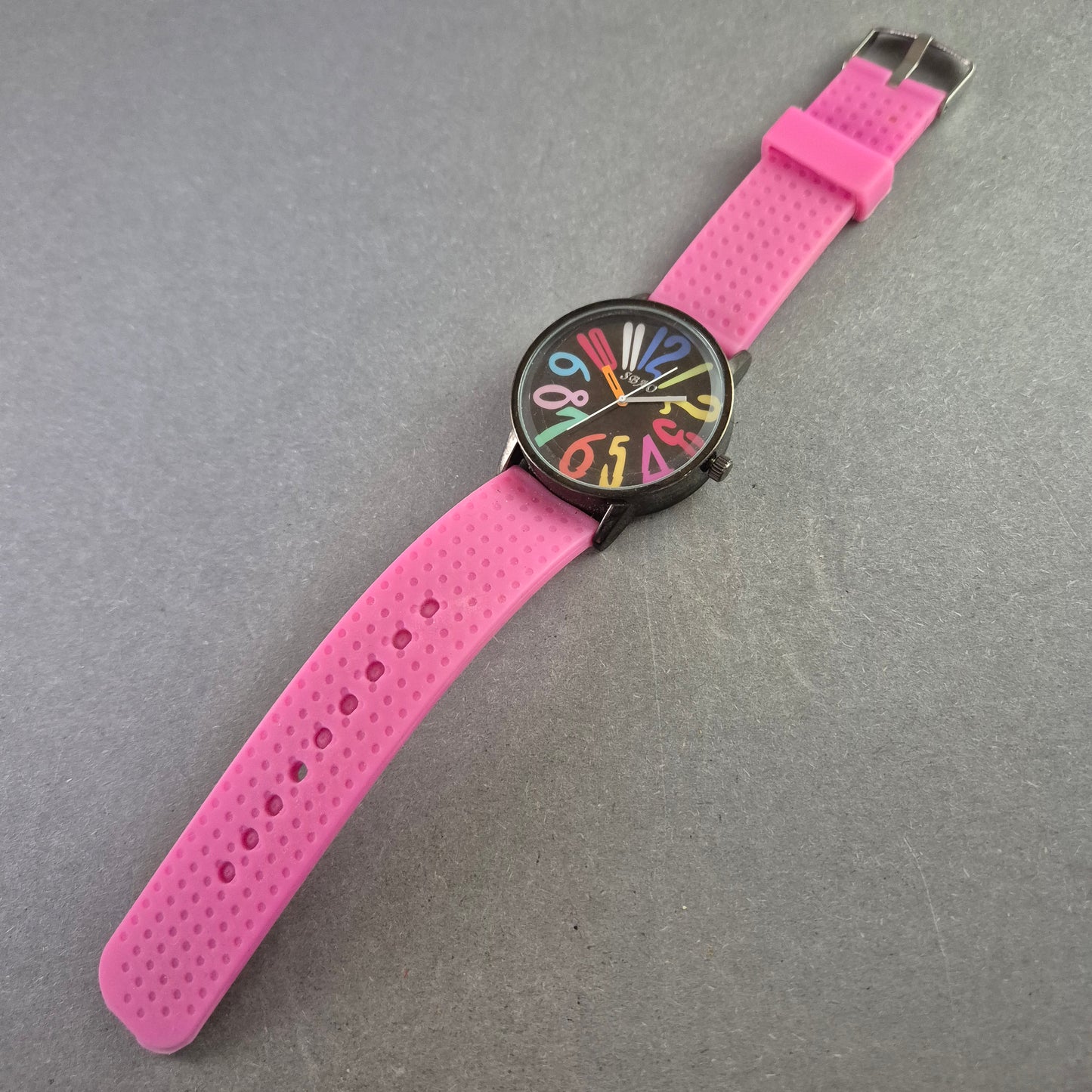 SBAO Quarz Uhr mit buntem Zifferblatt – Verspielt & auffällig in Pink