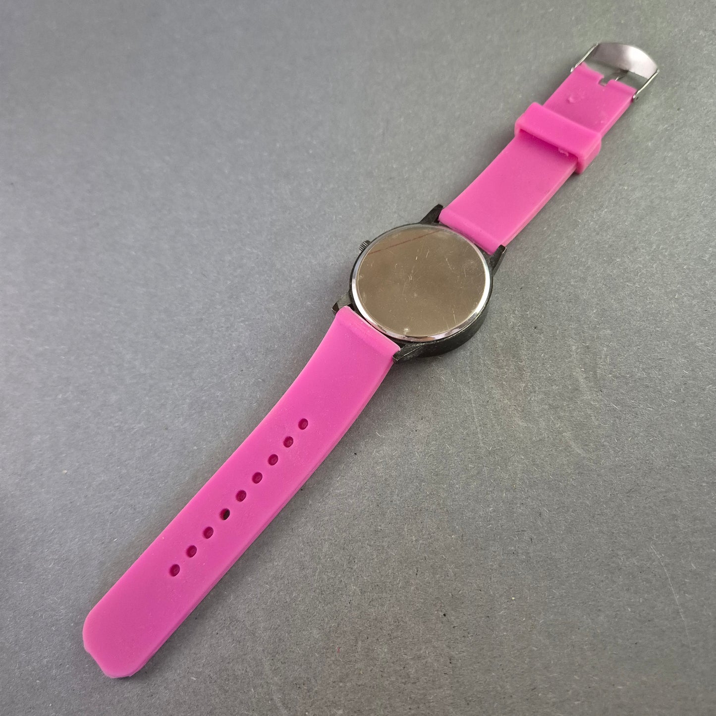 SBAO Quarz Uhr mit buntem Zifferblatt – Verspielt & auffällig in Pink