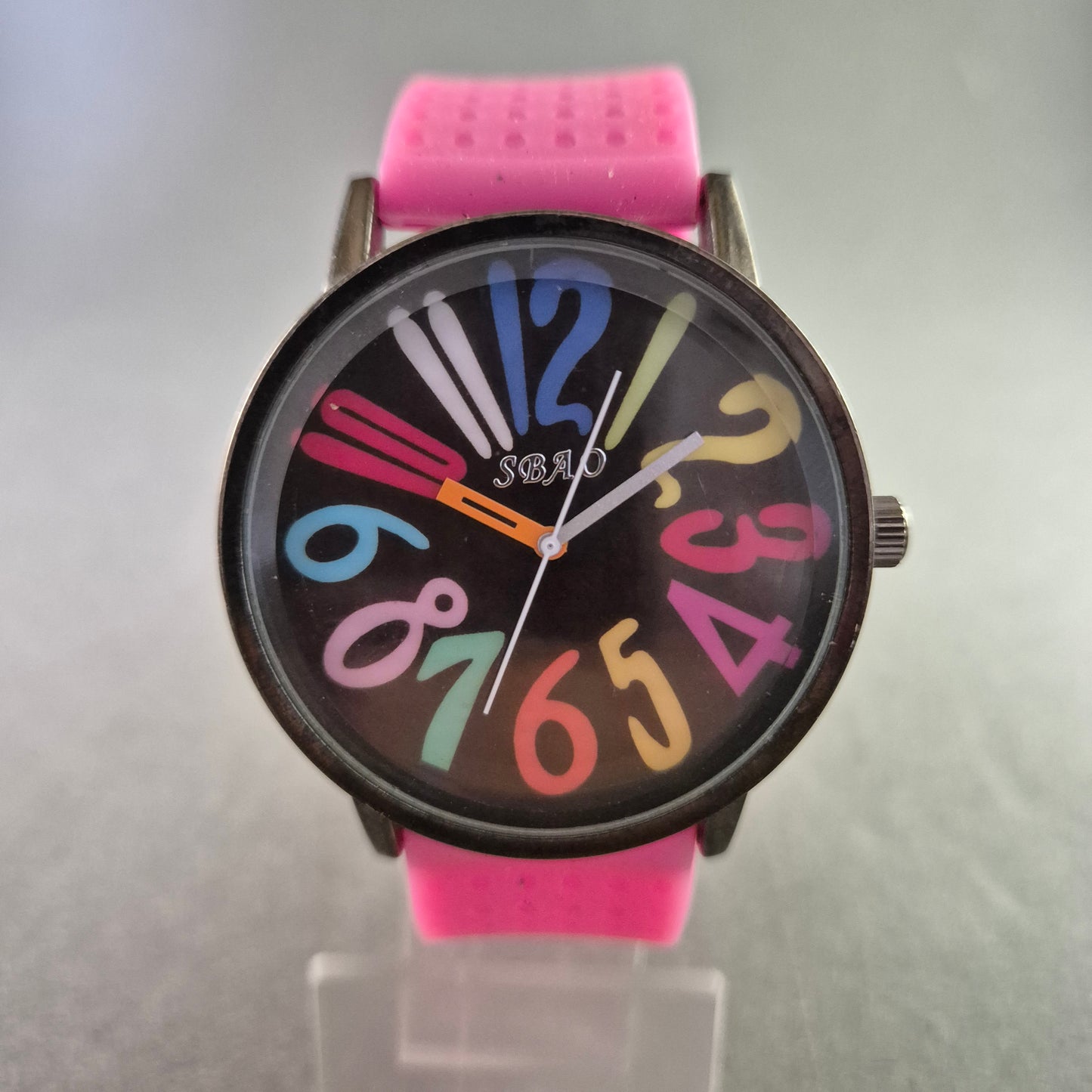 SBAO Quarz Uhr mit buntem Zifferblatt – Verspielt & auffällig in Pink