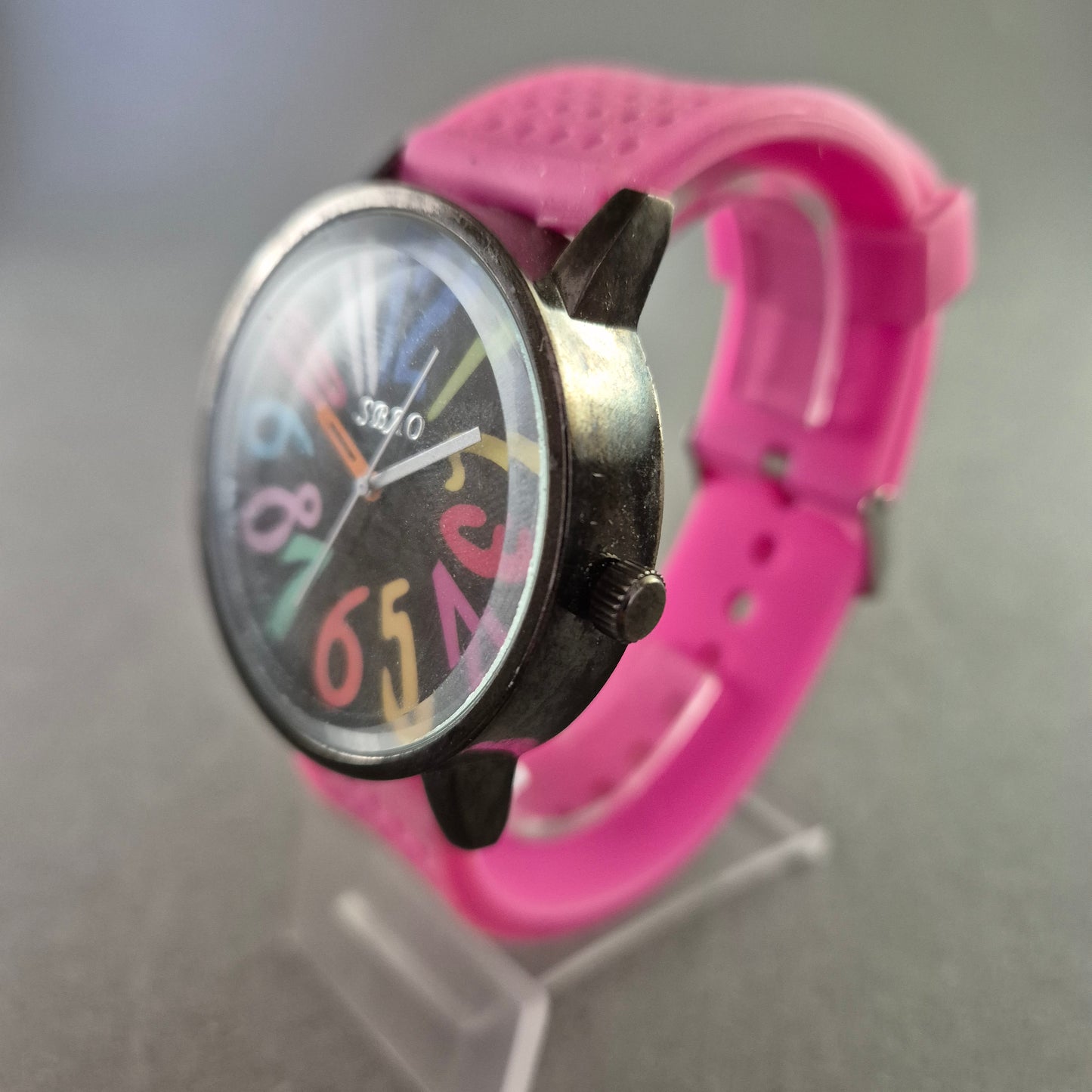 SBAO Quarz Uhr mit buntem Zifferblatt – Verspielt & auffällig in Pink