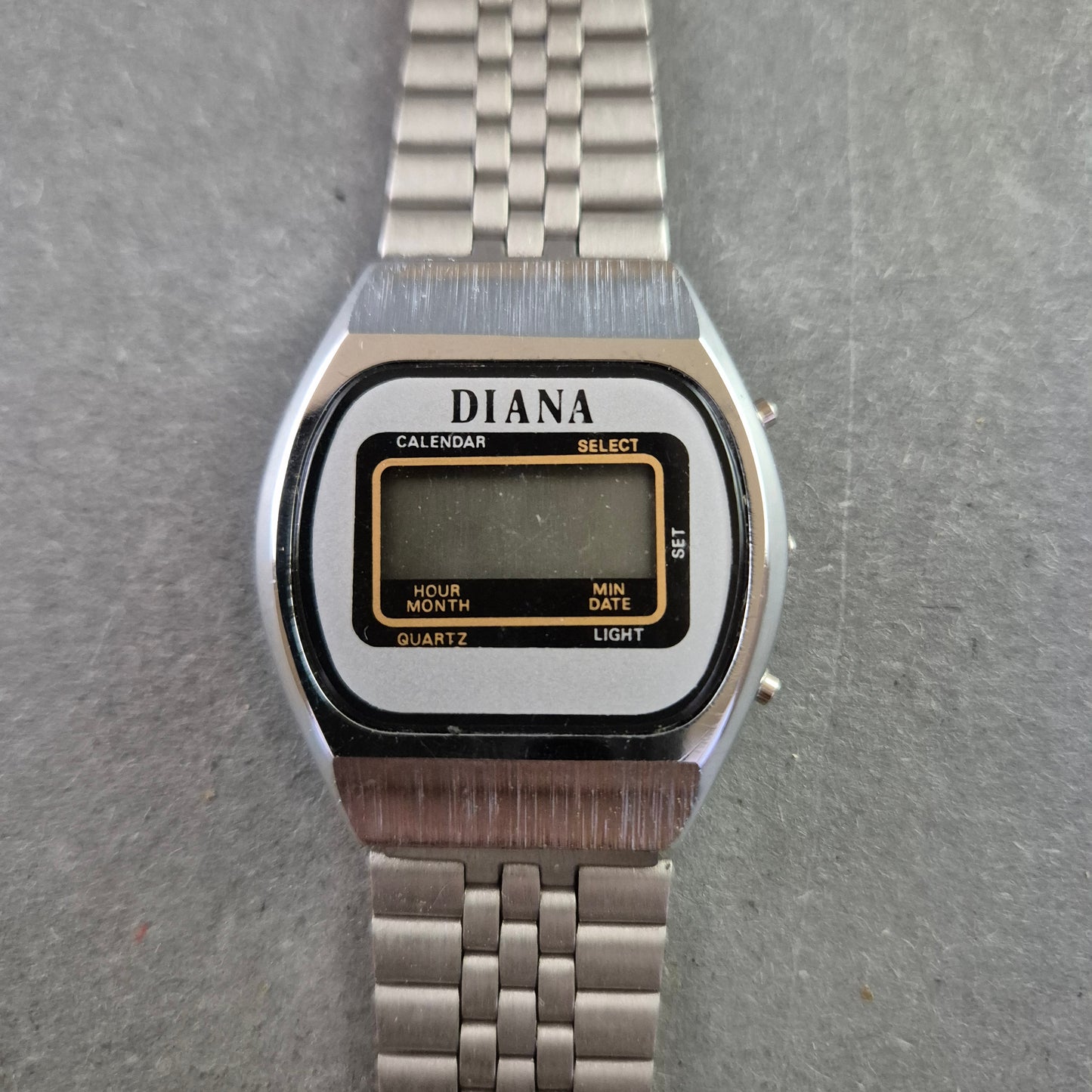Vintage Diana Digital Quarz Uhr – Retro-Charme im Edelstahlgehäuse