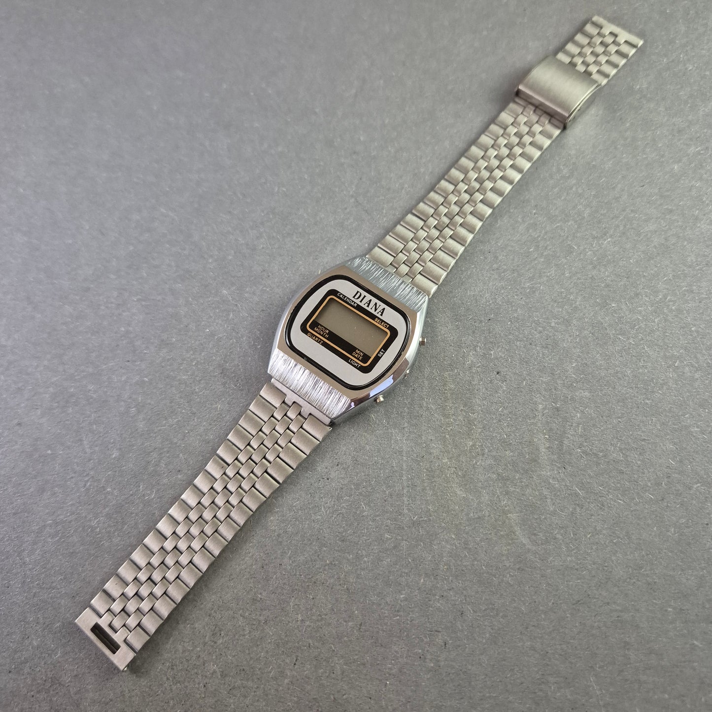 Vintage Diana Digital Quarz Uhr – Retro-Charme im Edelstahlgehäuse