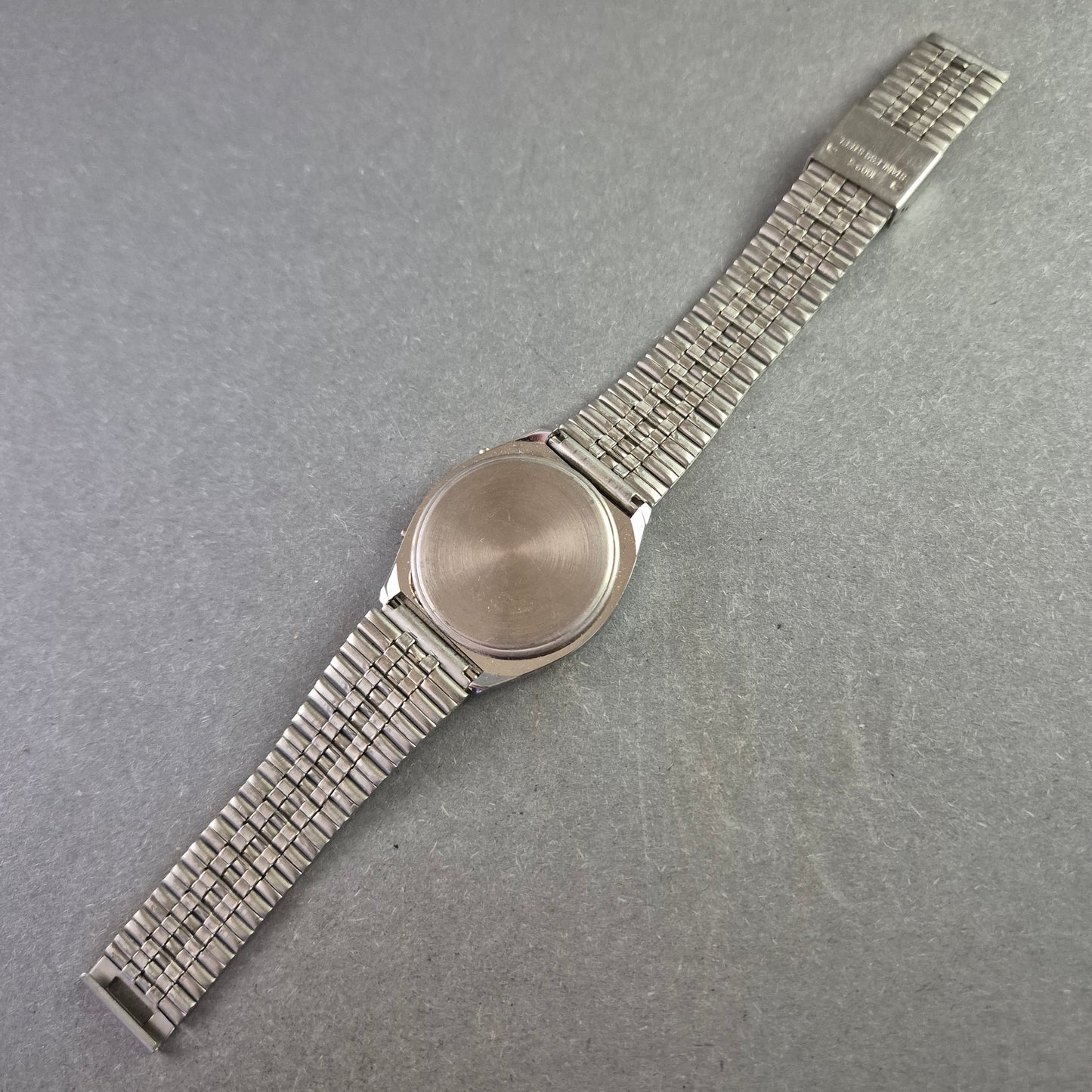 Vintage Diana Digital Quarz Uhr – Retro-Charme im Edelstahlgehäuse