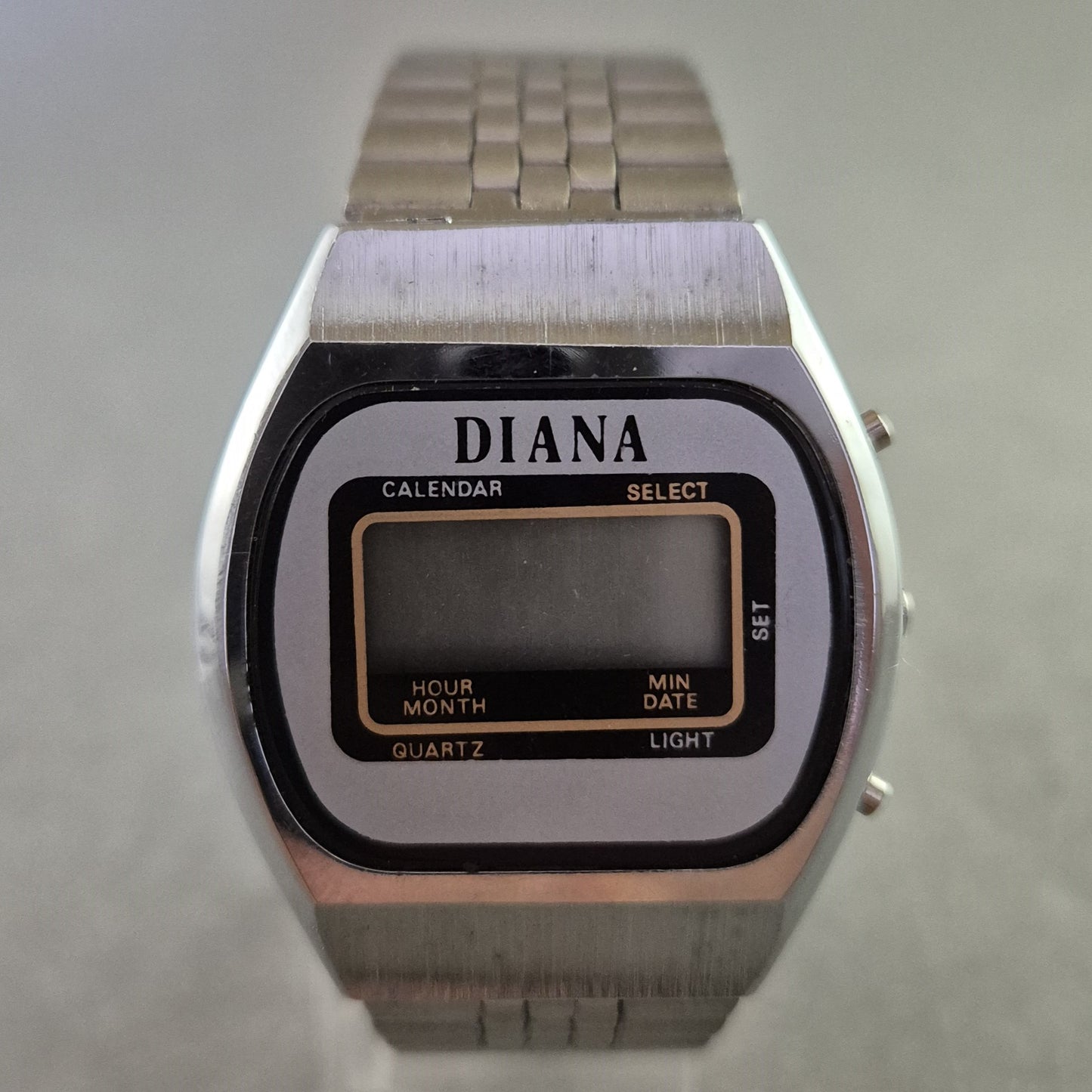 Vintage Diana Digital Quarz Uhr – Retro-Charme im Edelstahlgehäuse