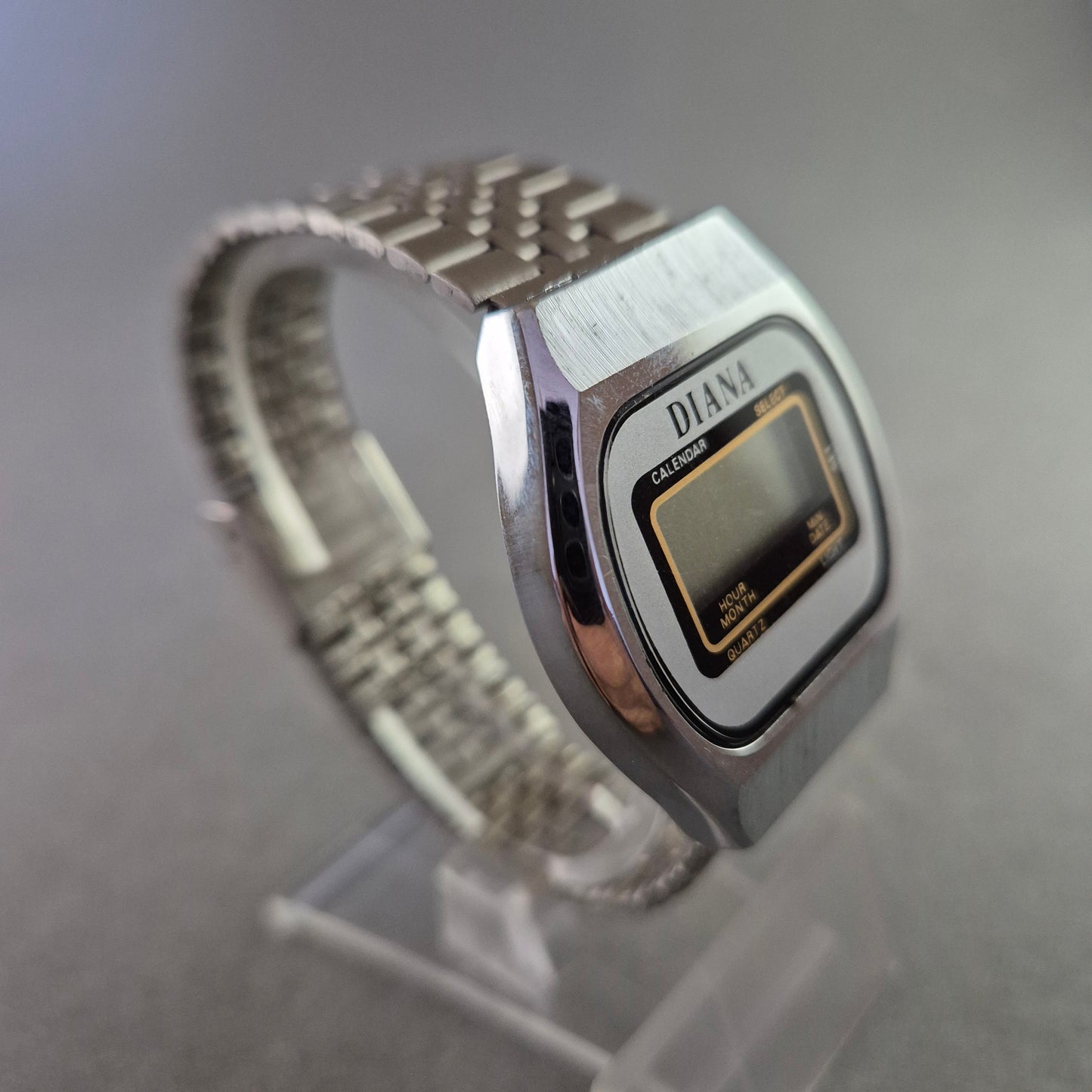 Vintage Diana Digital Quarz Uhr – Retro-Charme im Edelstahlgehäuse