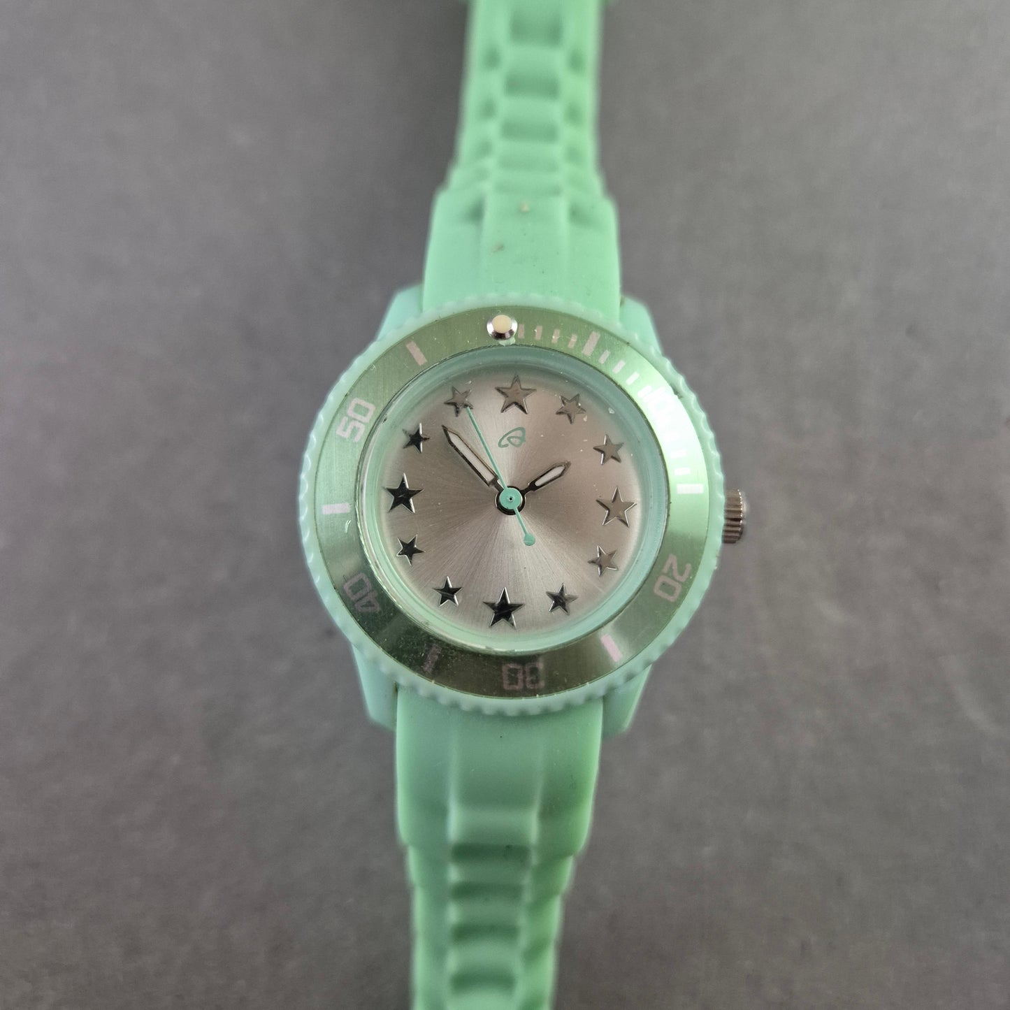 Mintgrüne Kinder Quarz Uhr – Sternen Design & 5 BAR Wasserschutz