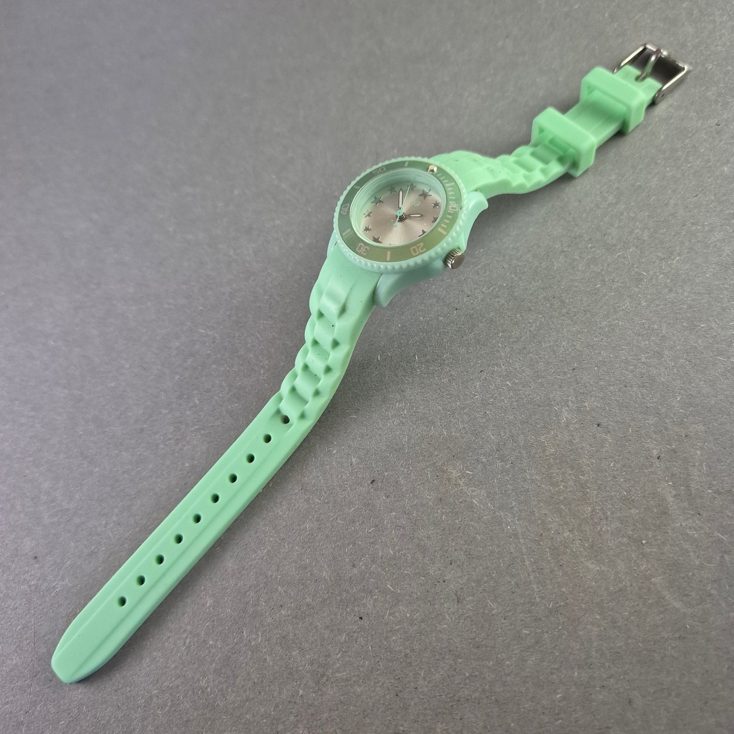 Mintgrüne Kinder Quarz Uhr – Sternen Design & 5 BAR Wasserschutz