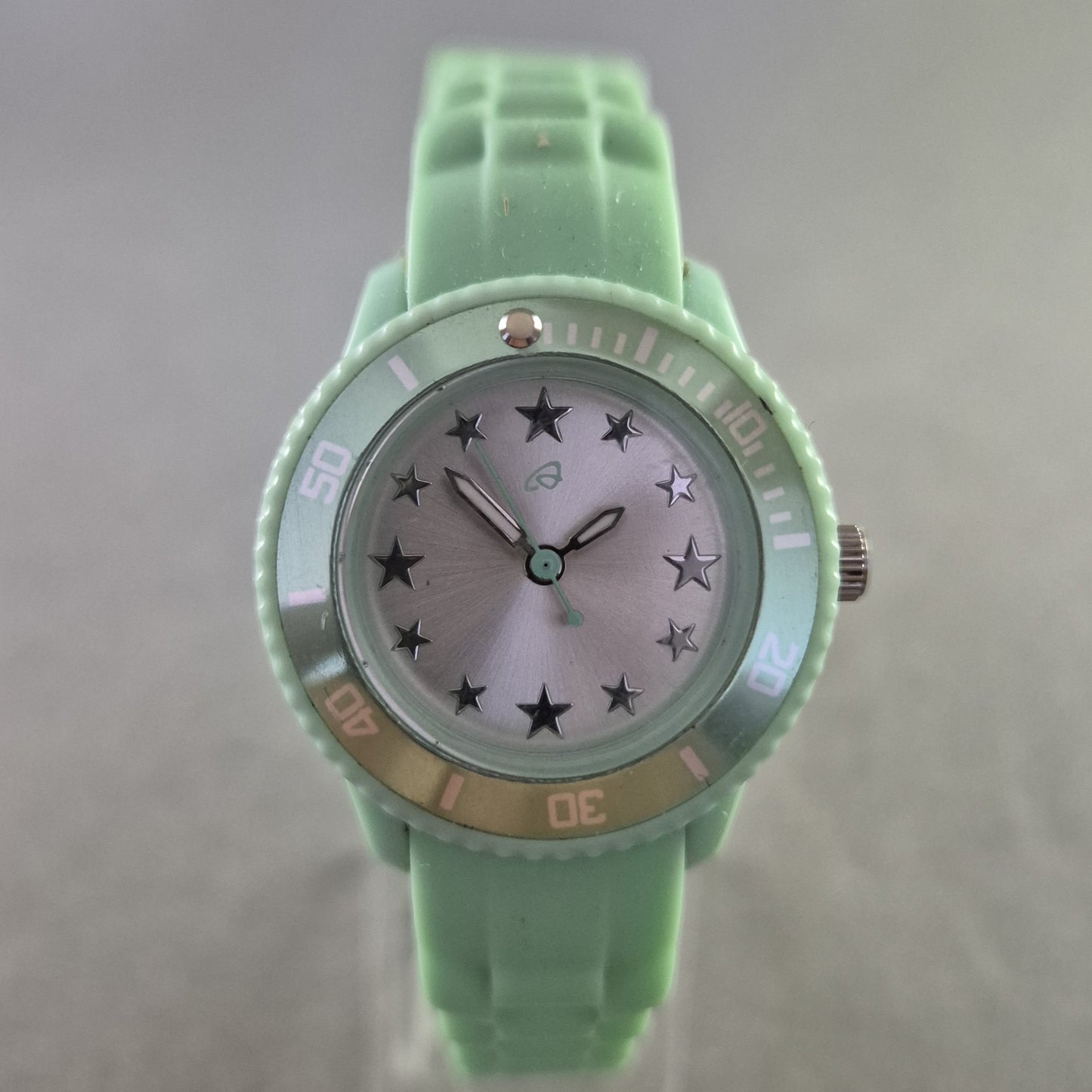 Mintgrüne Kinder Quarz Uhr – Sternen Design & 5 BAR Wasserschutz