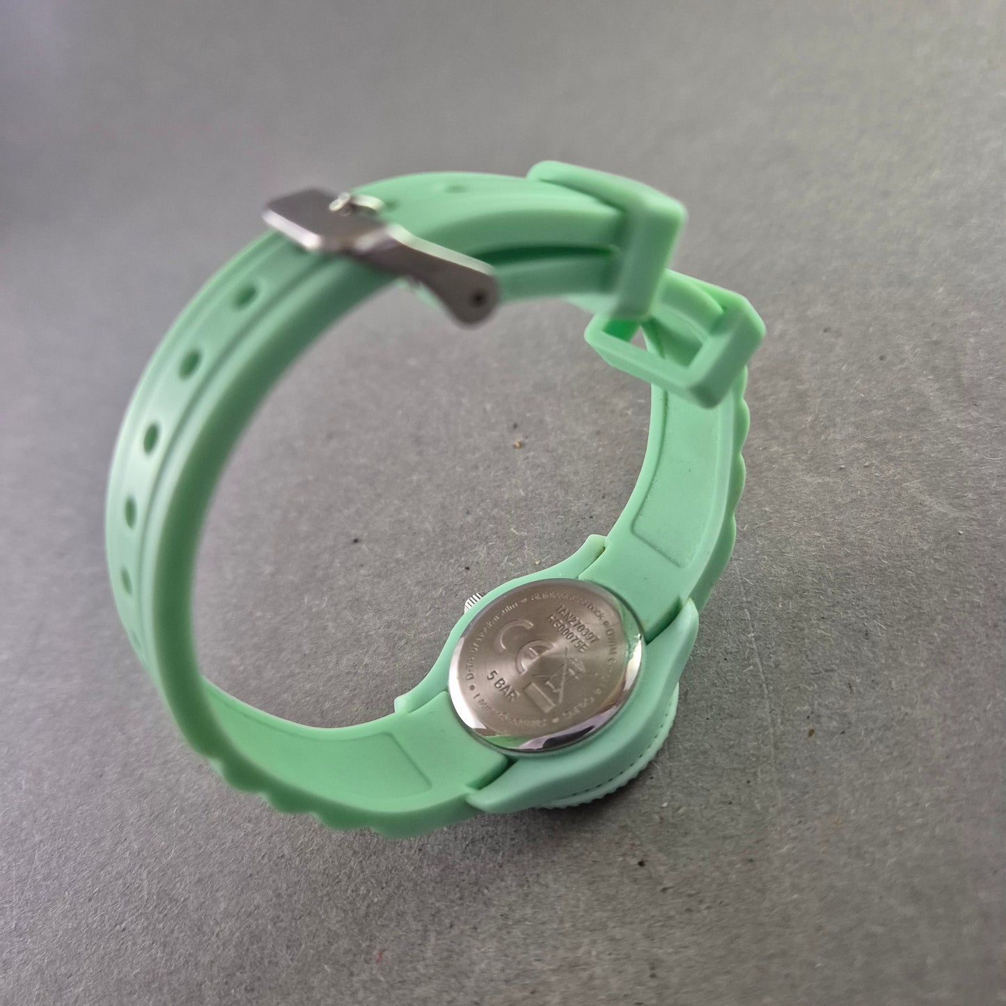 Mintgrüne Kinder Quarz Uhr – Sternen Design & 5 BAR Wasserschutz