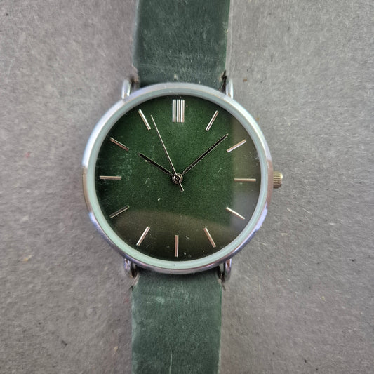 Minimalistische Quarz Uhr – Grünes Zifferblatt & Lederarmband