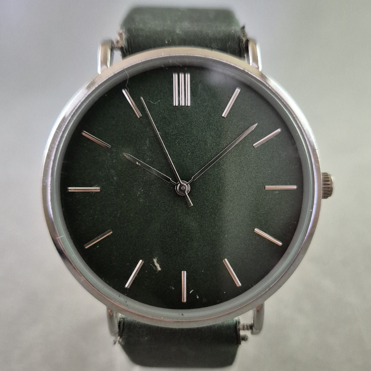 Minimalistische Quarz Uhr – Grünes Zifferblatt & Lederarmband