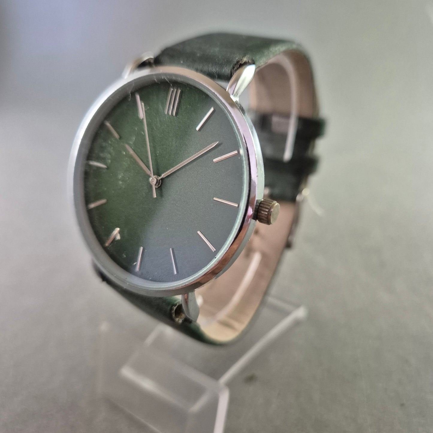 Minimalistische Quarz Uhr – Grünes Zifferblatt & Lederarmband