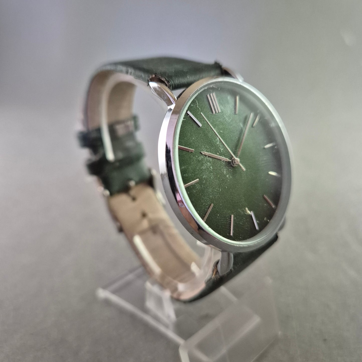 Minimalistische Quarz Uhr – Grünes Zifferblatt & Lederarmband