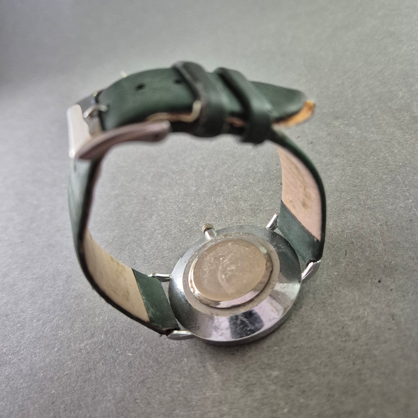 Minimalistische Quarz Uhr – Grünes Zifferblatt & Lederarmband