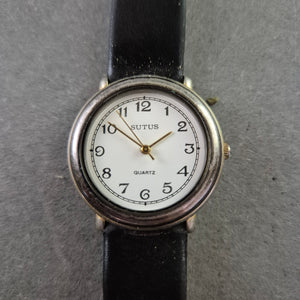 Schlichte SUTUS Damenarmband Uhr – Klassisch und gut lesbar