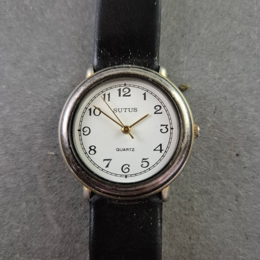 Schlichte SUTUS Damenarmband Uhr – Klassisch und gut lesbar