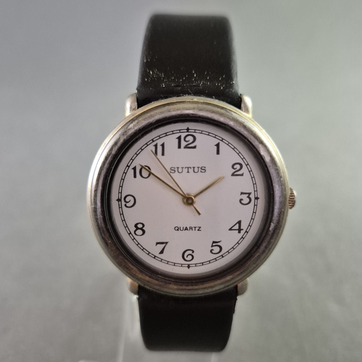 Schlichte SUTUS Damenarmband Uhr – Klassisch und gut lesbar