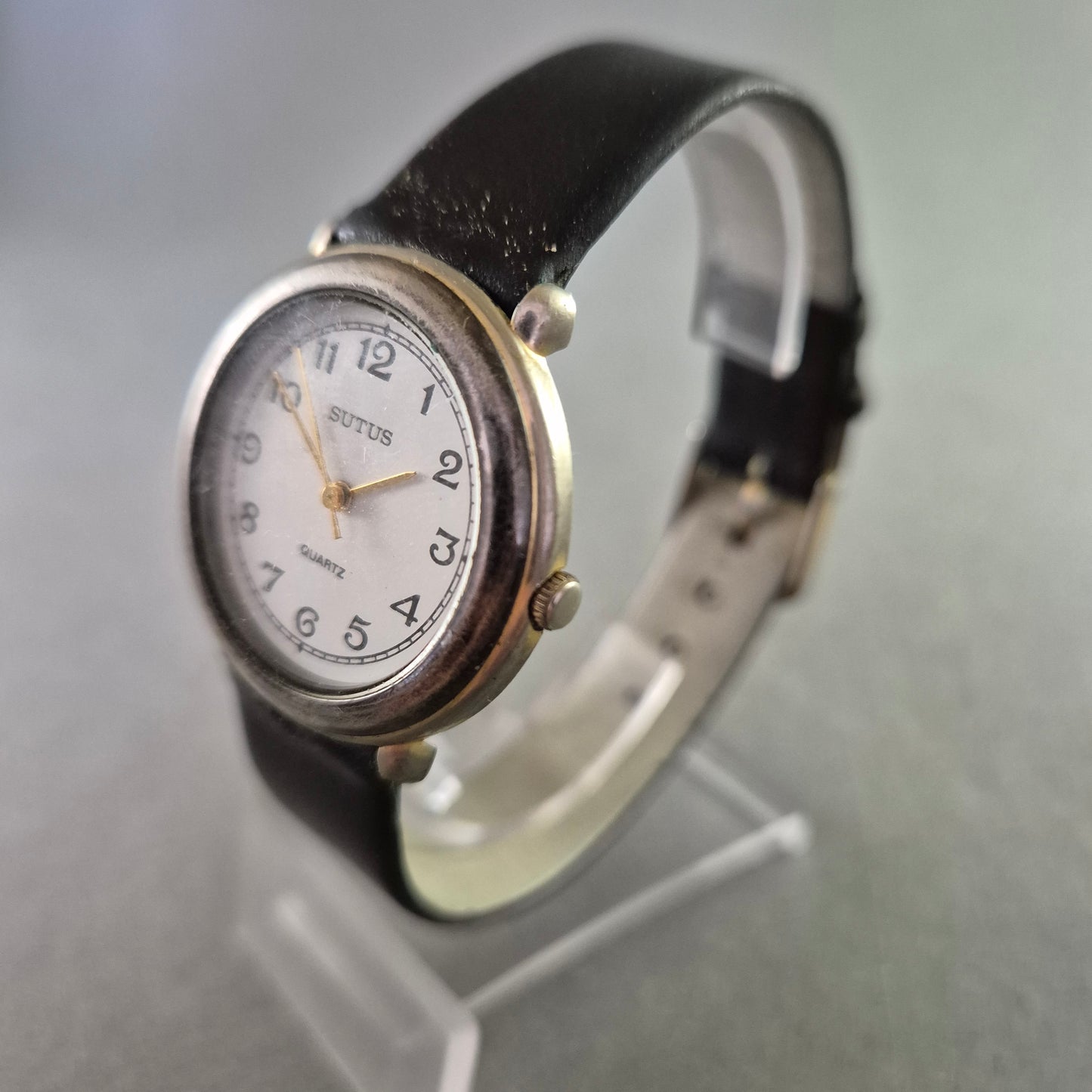 Schlichte SUTUS Damenarmband Uhr – Klassisch und gut lesbar