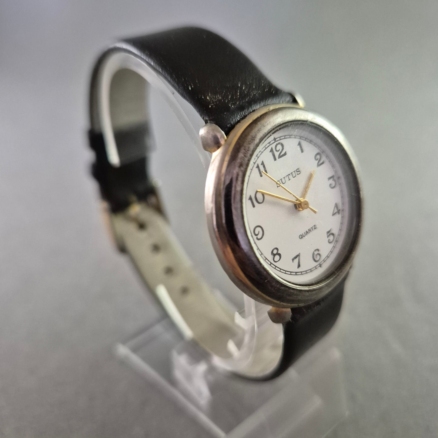 Schlichte SUTUS Damenarmband Uhr – Klassisch und gut lesbar