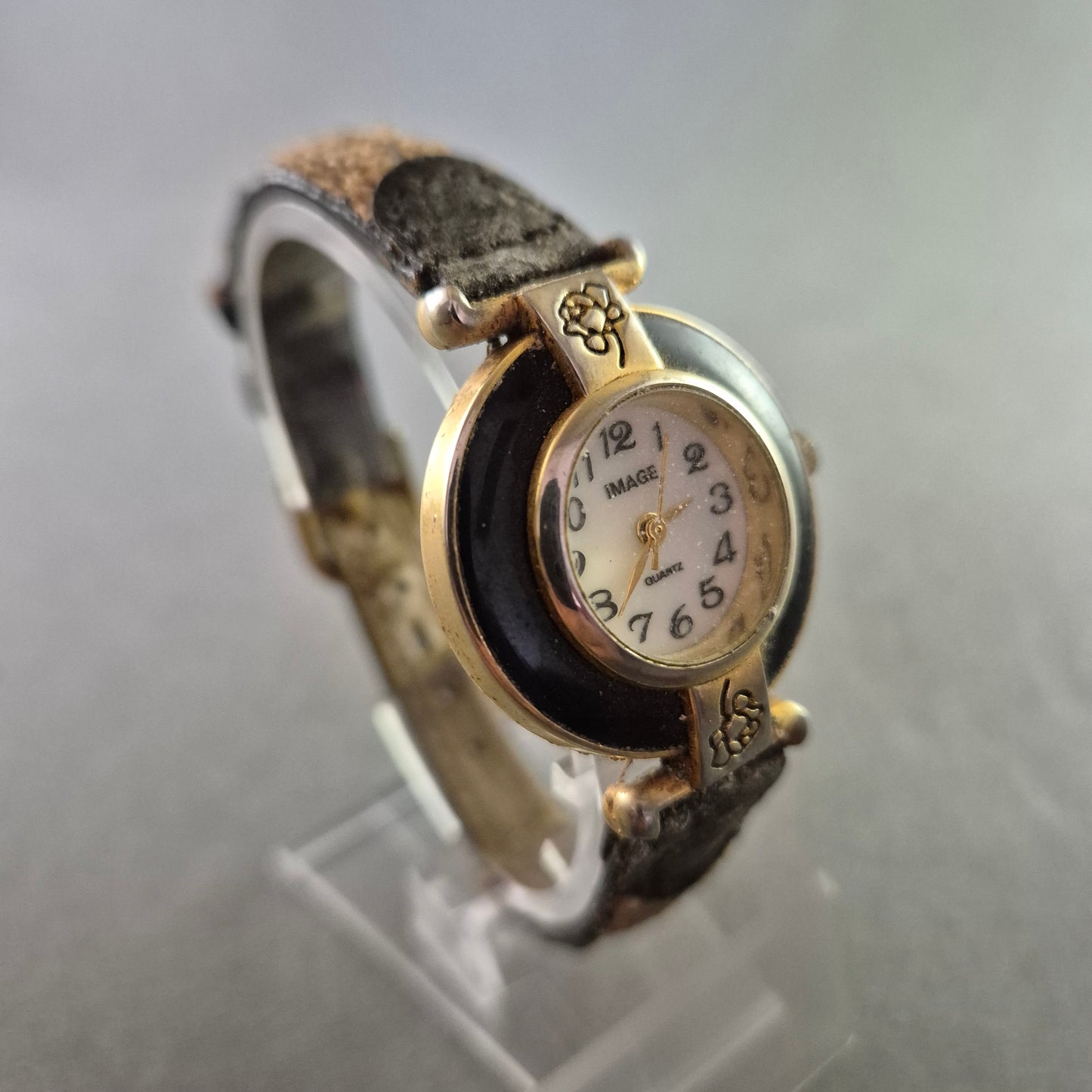 Verspielte Damenarmband Uhr von IMAGE – Blütenmotiv trifft Vintage-Charme