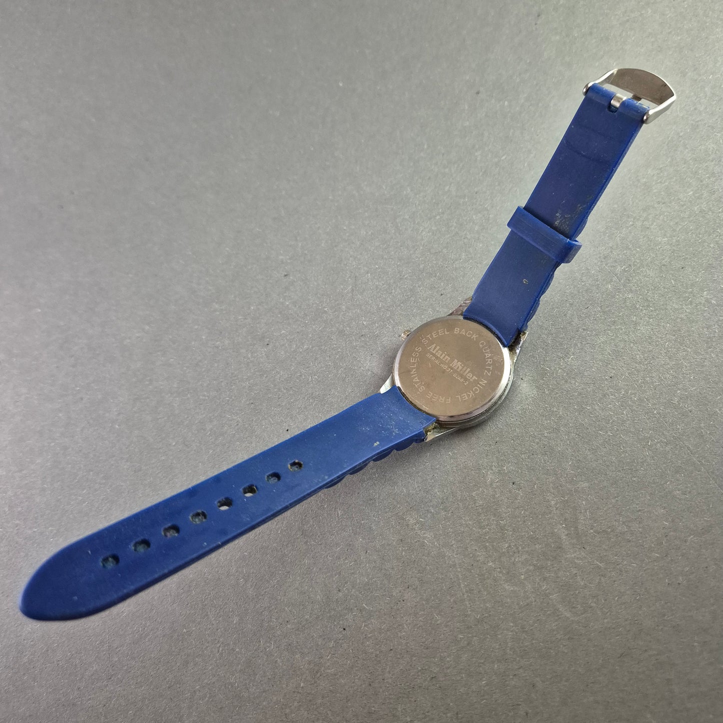 Alain Miller Damenarmbanduhr – Klassischer Look mit modernem Akzent